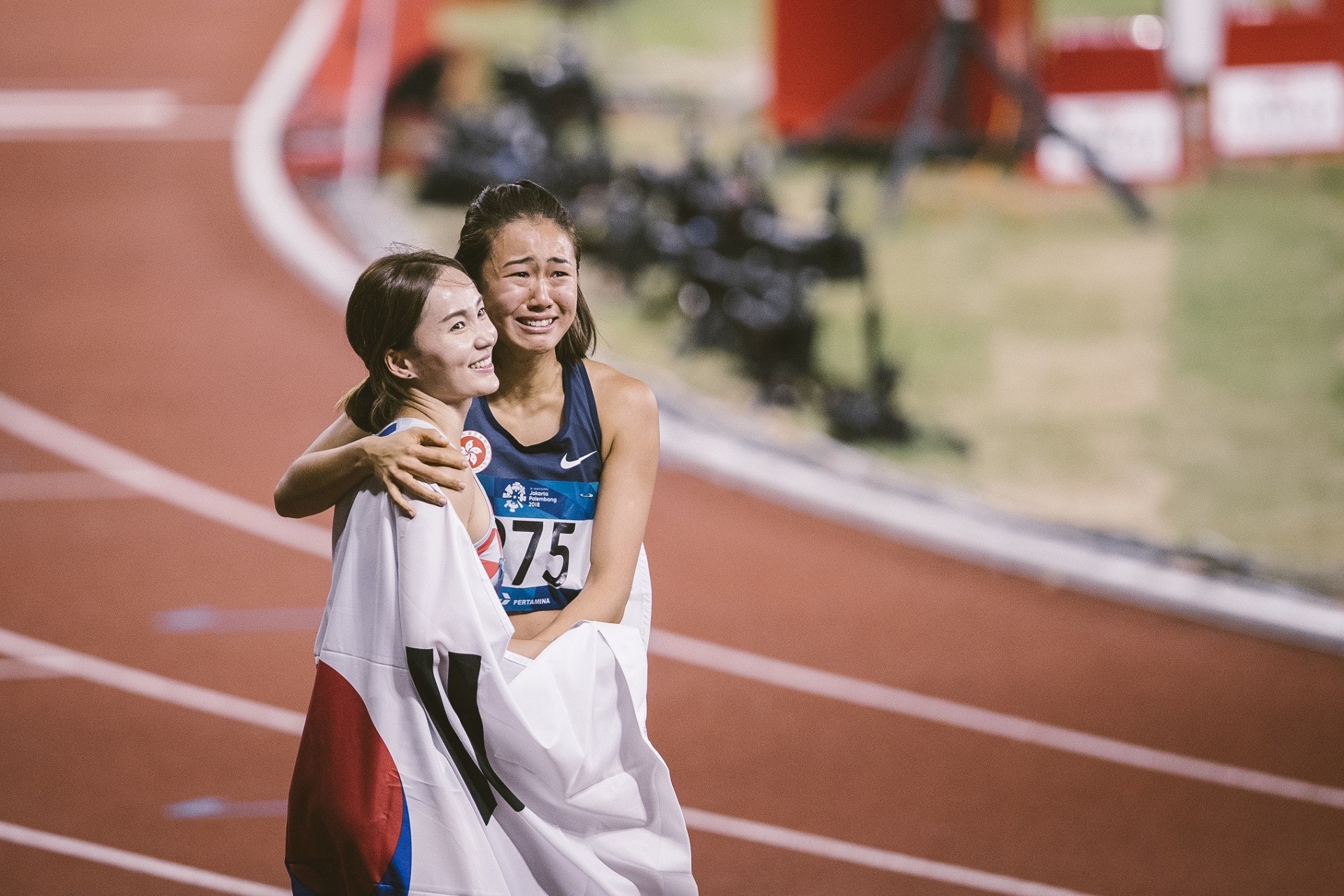 呂麗瑤(右)奪得雅加達亞運女子100米跨欄銅牌。(鄭子峰攝) 呂麗瑤(右)奪得雅加達亞運女子100米跨欄銅牌。(鄭子峰攝)