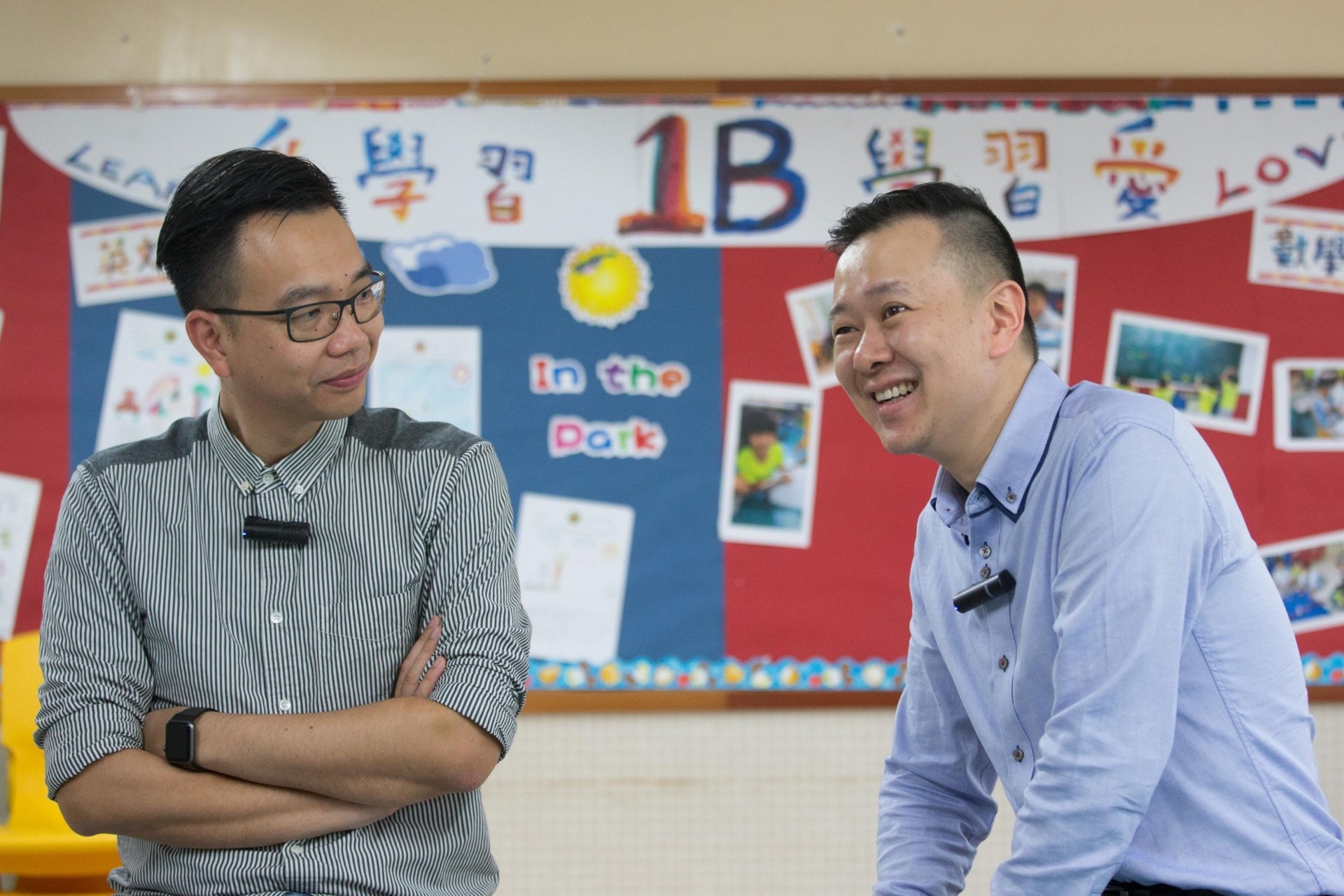 馮耀章(右)將於新學年接替朱子穎,成為天虹小學新任校長。(梁鵬威攝) 馮耀章(右)將於新學年接替朱子穎,成為天虹小學新任校長。(梁鵬威攝)