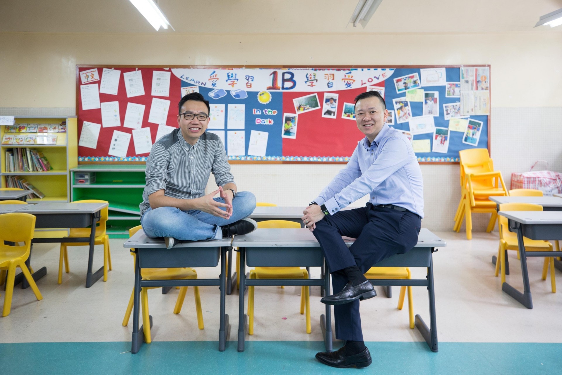 馮耀章（右）將於新學年接替朱子穎，成為天虹小學新任校長。（梁鵬威攝）