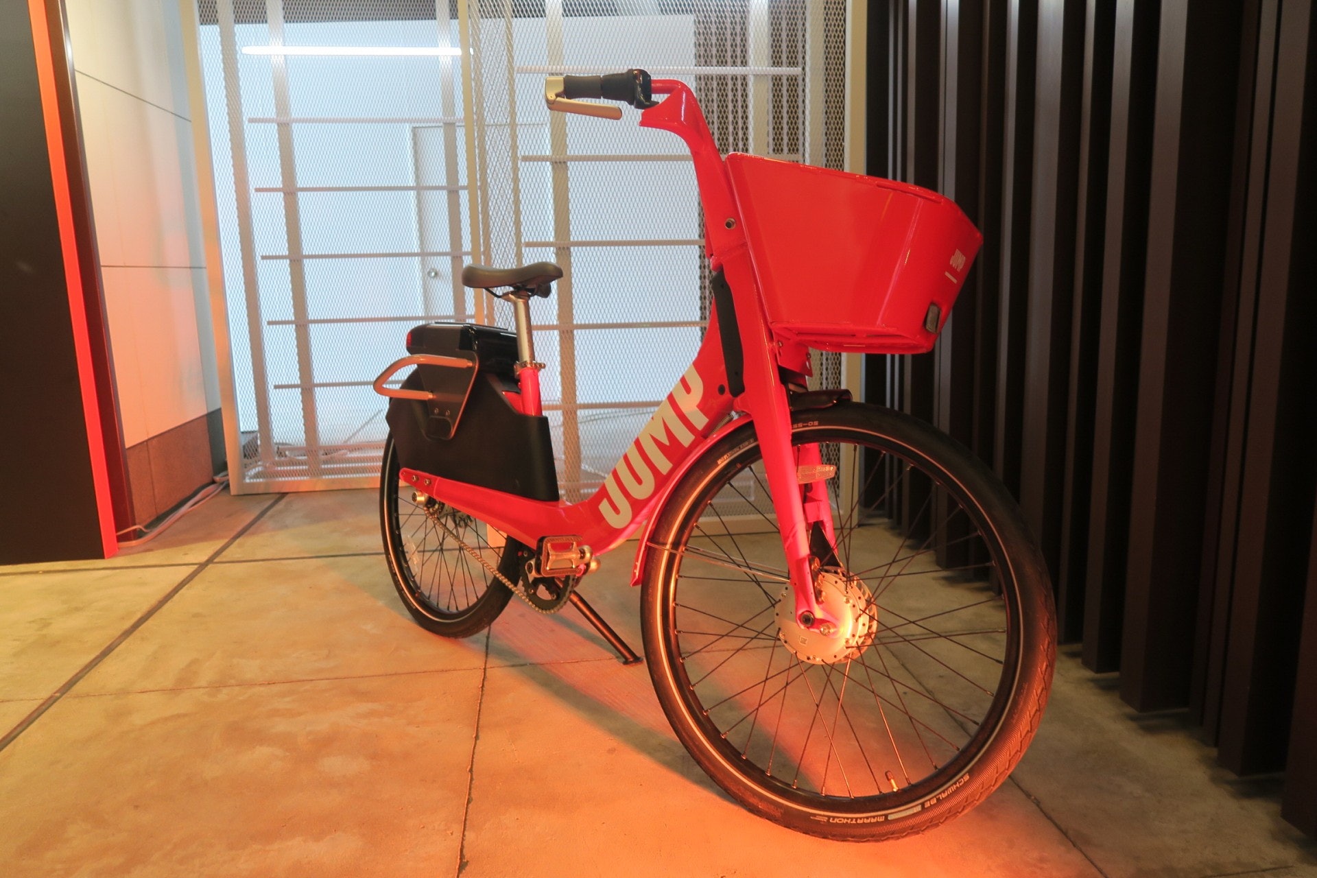 Uber最近已推出租電動滑板車及電動單車,供人用作短途交通工具。(馬健彰攝) Uber最近已推出租電動滑板車及電動單車,供人用作短途交通工具。(馬健彰攝)