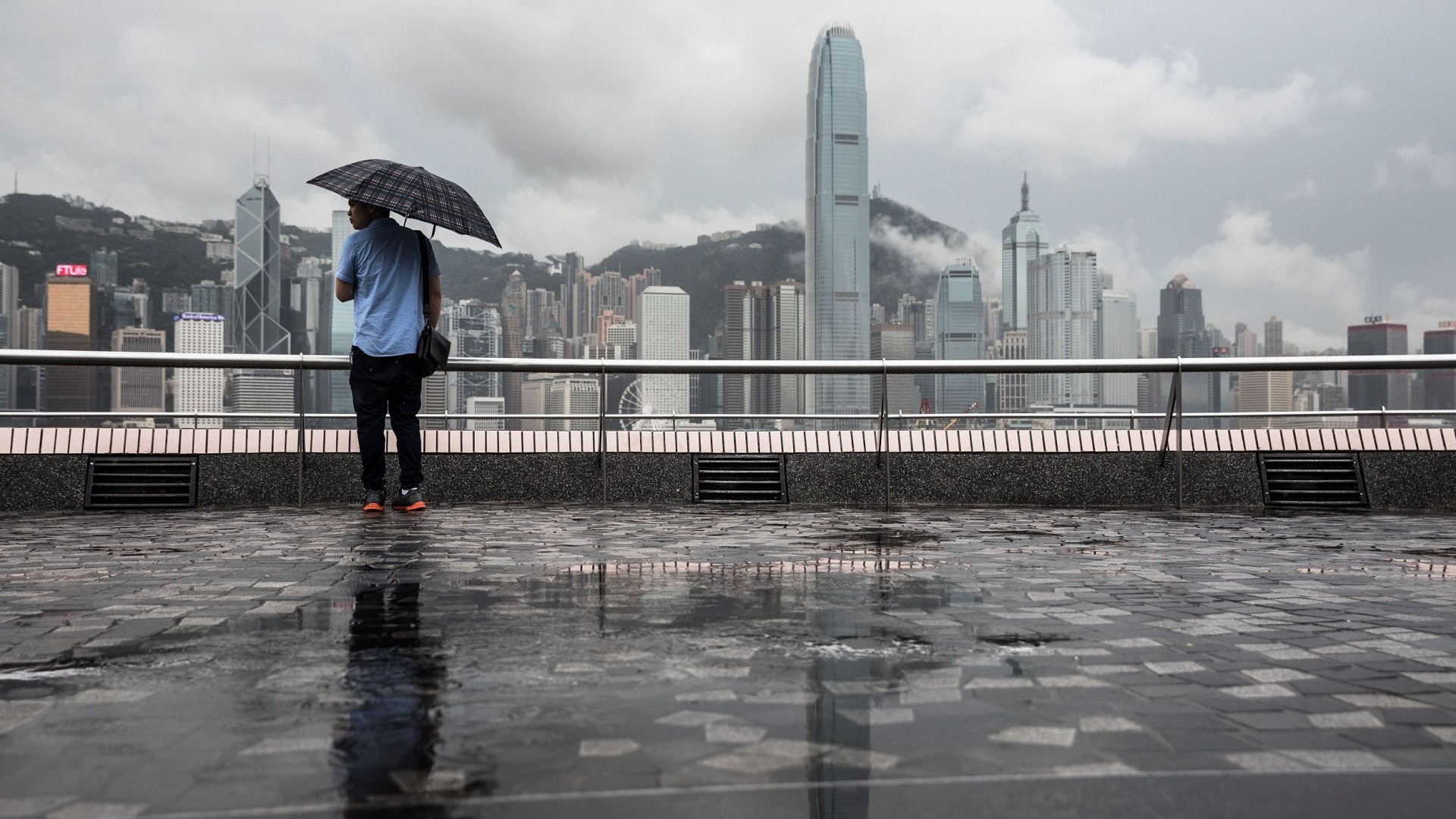 【開市快報】中美貿易戰再升溫 恒指低開365點 騰訊急插近5% 【開市快報】中美貿易戰再升溫 恒指低開365點 騰訊急插近5%