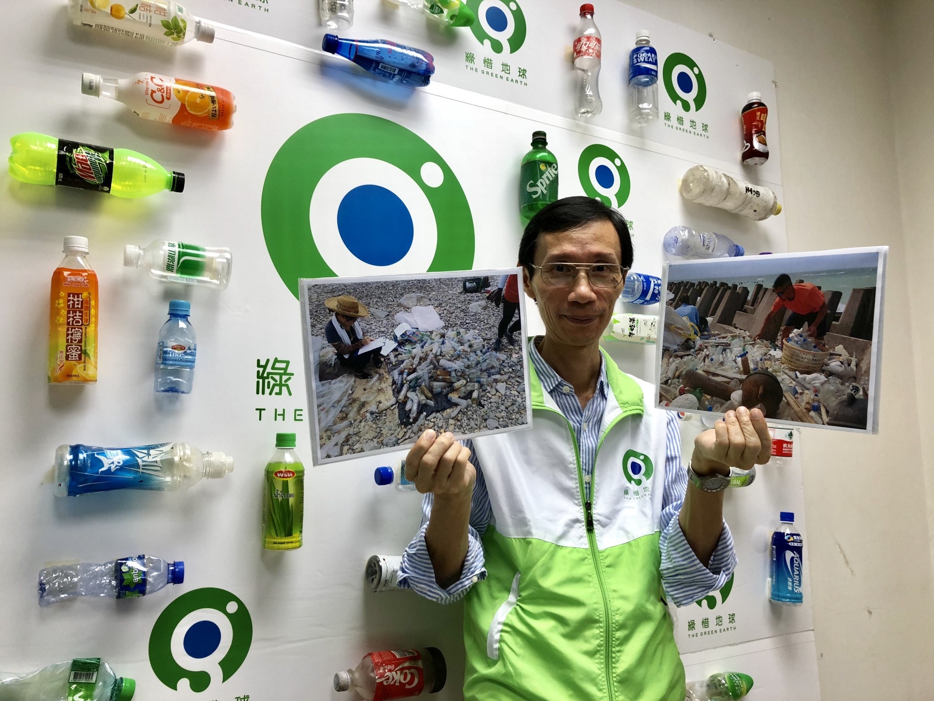 環保團體綠惜地球在今年8月發起「短命膠運動 — 廢PET飲料容器品牌調查」,收集超過5,200個廢棄膠樽,簡體字品牌高佔66%。(勞敏儀攝) 環保團體綠惜地球在今年8月發起「短命膠運動 — 廢PET飲料容器品牌調查」,收集超過5,200個廢棄膠樽,簡體字品牌高佔66%。(勞敏儀攝)