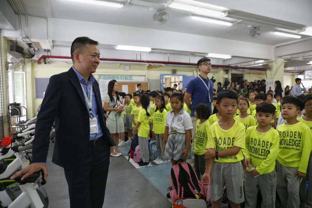 學生首天開學,馮校長亦是首天在天虹小學開工! 學生首天開學,馮校長亦是首天在天虹小學開工!