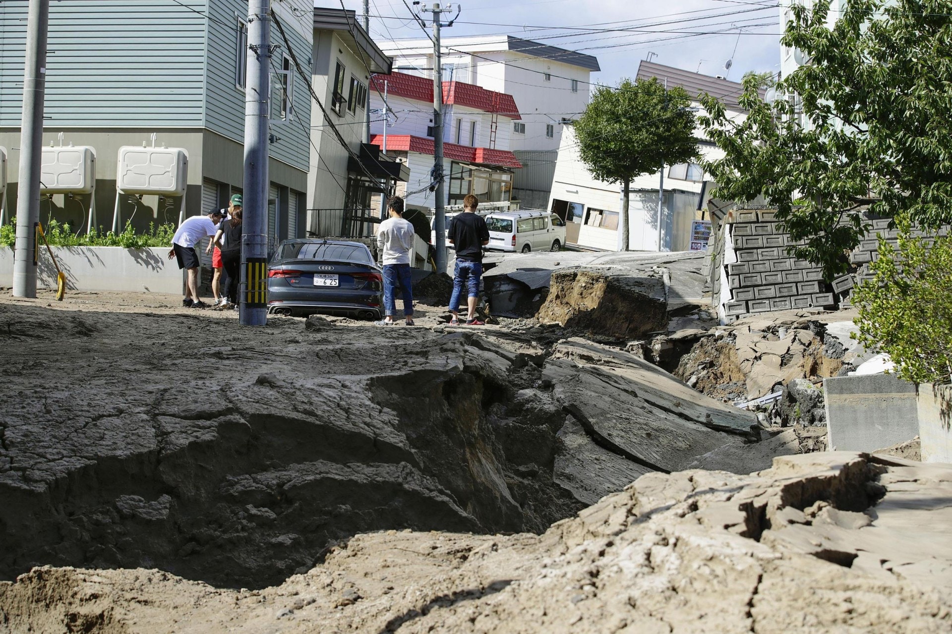 甘肃阿克塞今晨发生5 5级地震 震中为无人区 正点财经 网易视频