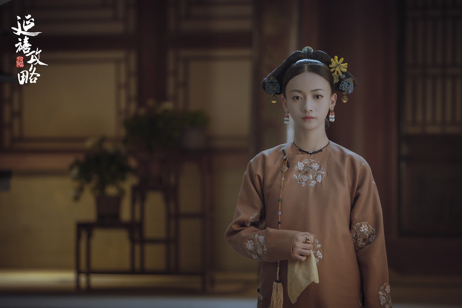 《延禧攻略》只要是女性都幾乎戴了三隻耳環。(網上圖片) 《延禧攻略》只要是女性都幾乎戴了三隻耳環。(網上圖片)