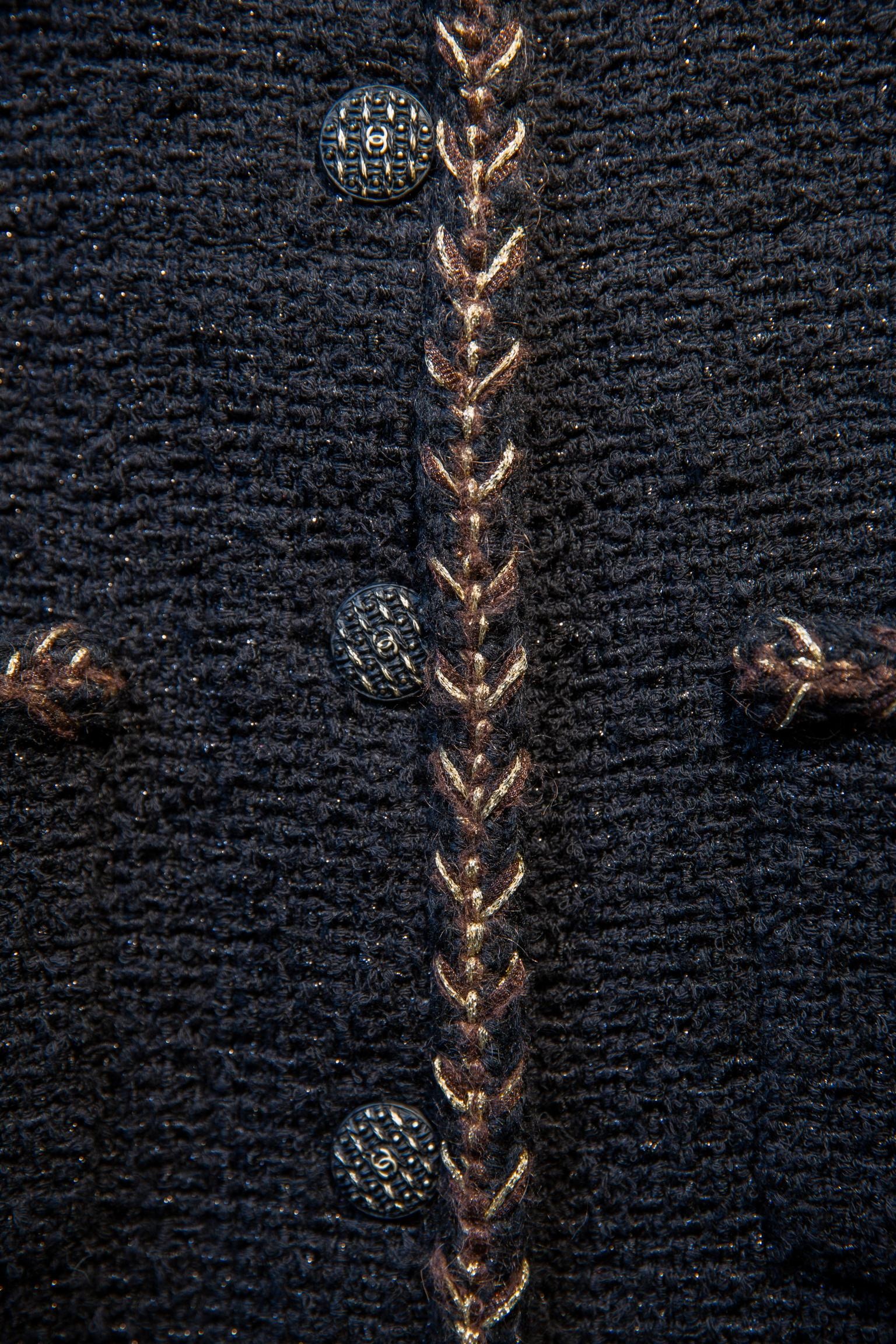 荊棘滾邊及鈕扣。