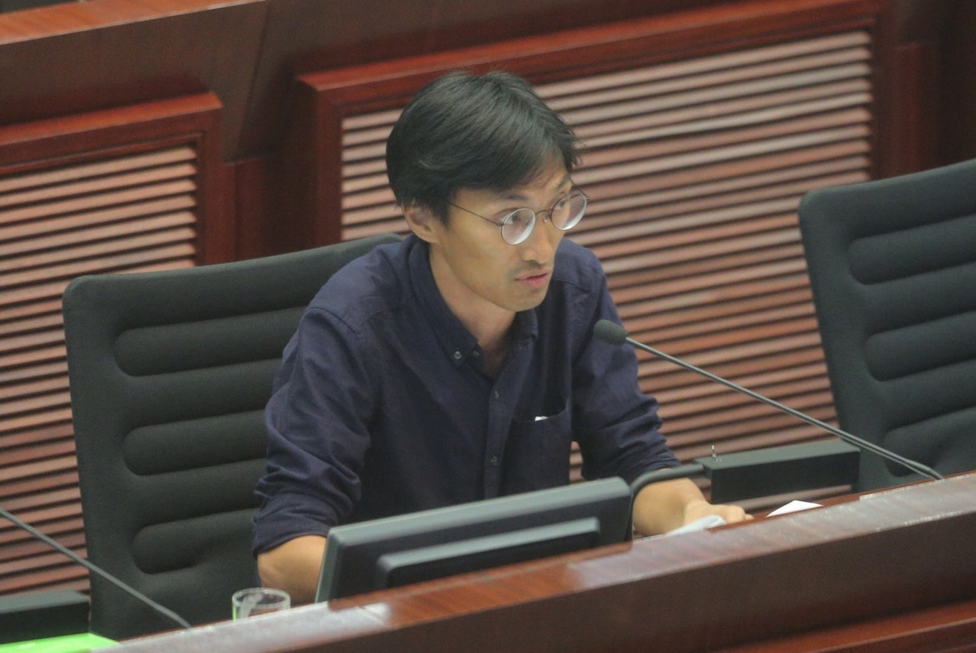 朱凱廸讀出一封新昌營造於本月7日向委員會提交的意見書,引述新昌批評工程延誤的原因是由西九管理局造成。 (資料圖片/林若勤攝) 朱凱廸讀出一封新昌營造於本月7日向委員會提交的意見書,引述新昌批評工程延誤的原因是由西九管理局造成。 (資料圖片/林若勤攝)