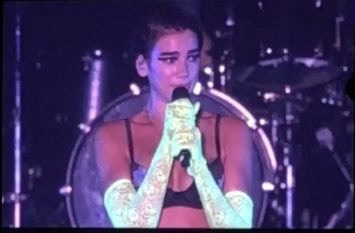 Dua Lipa上海演唱會保安暴力 維穩 打歌迷 豎中指 搶彩虹旗 香港01 即時中國