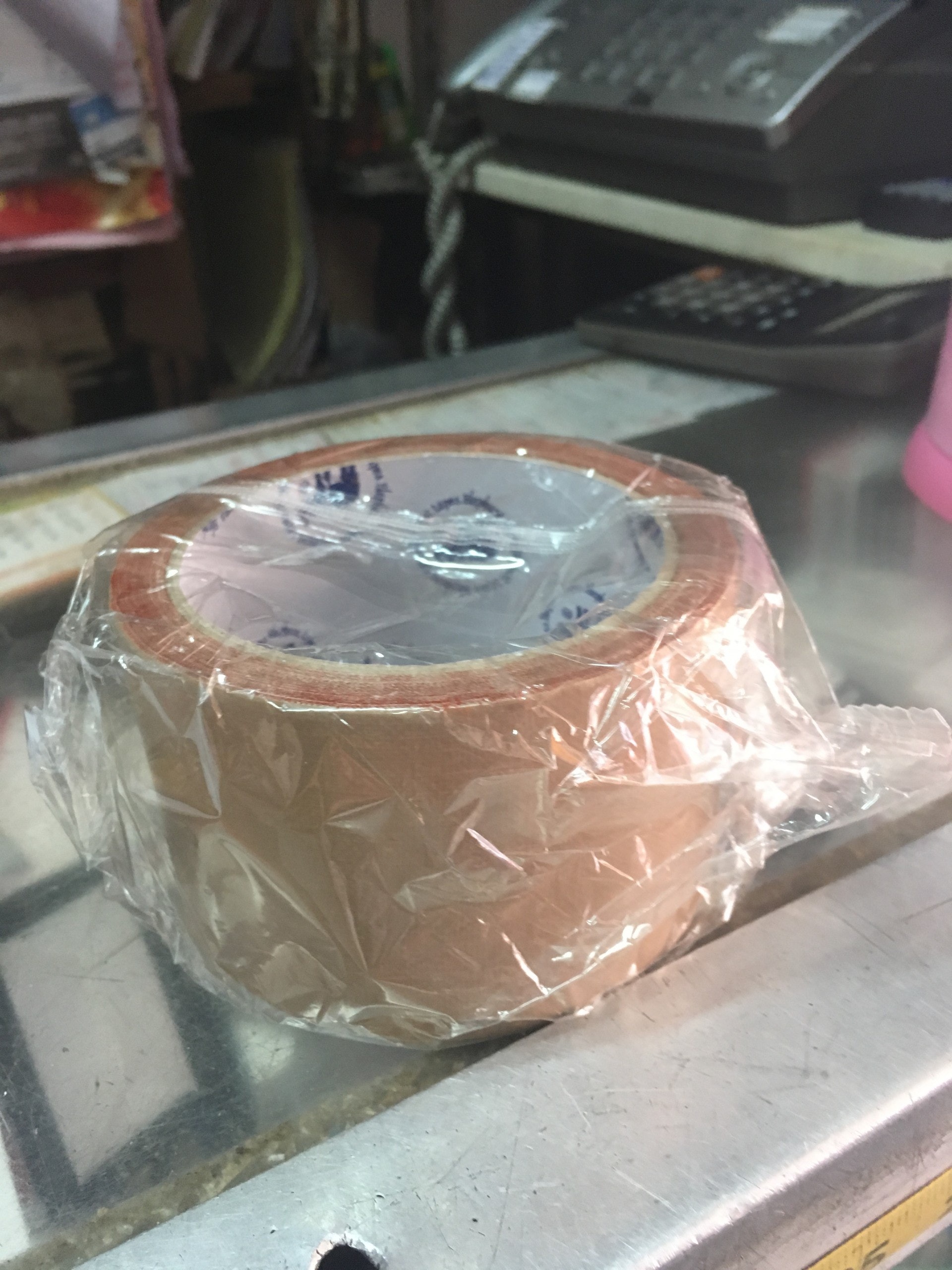 布質牛皮膠紙韌力最高,但較難清潔,容易留下膠跡。(鄭翠碧攝) 布質牛皮膠紙韌力最高,但較難清潔,容易留下膠跡。(鄭翠碧攝)