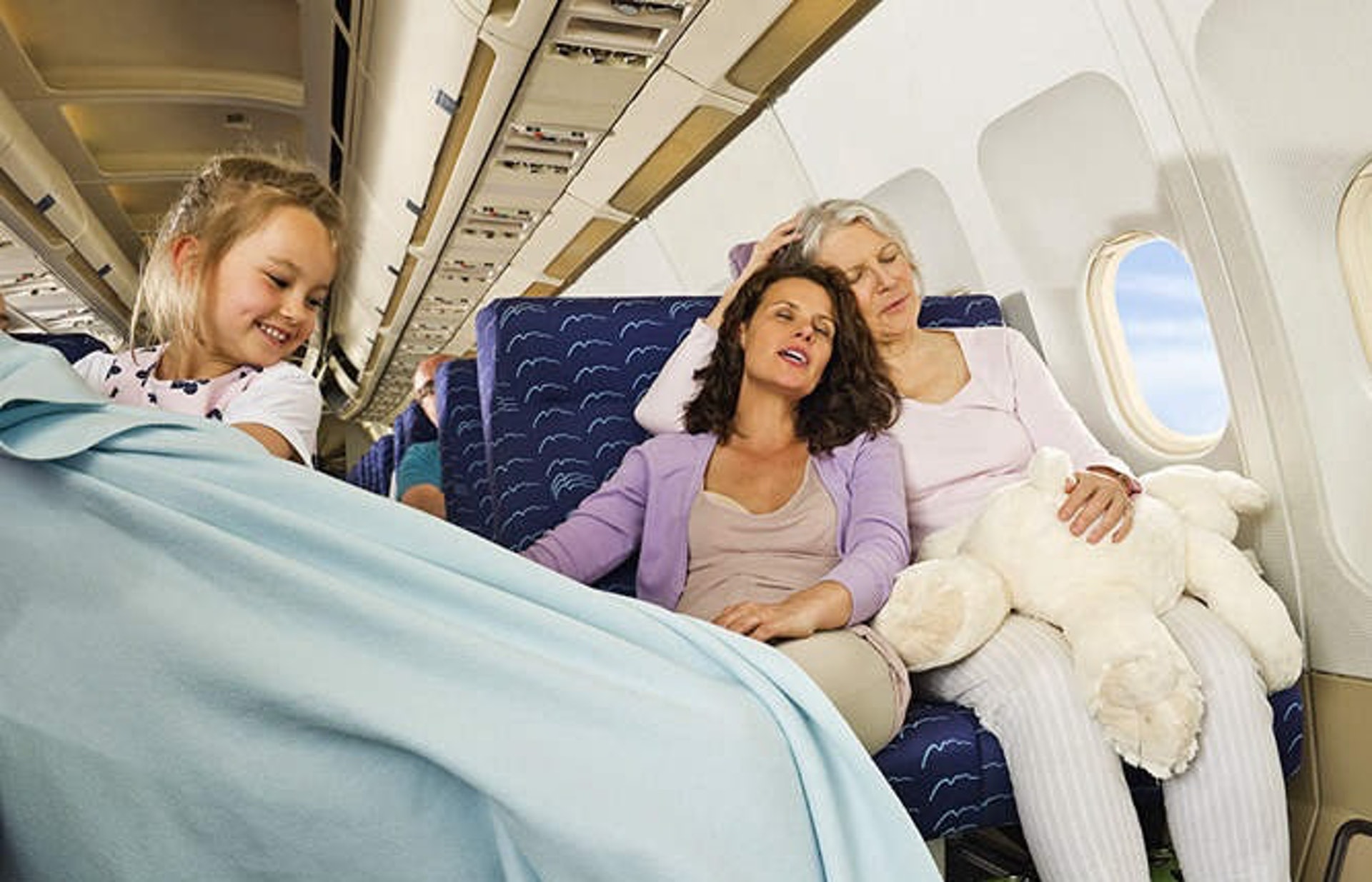 上機前不要吃太飽/太少,反胃機會極高,或者以睡眠轉移視線。(網上圖片) 上機前不要吃太飽/太少,反胃機會極高,或者以睡眠轉移視線。(網上圖片)