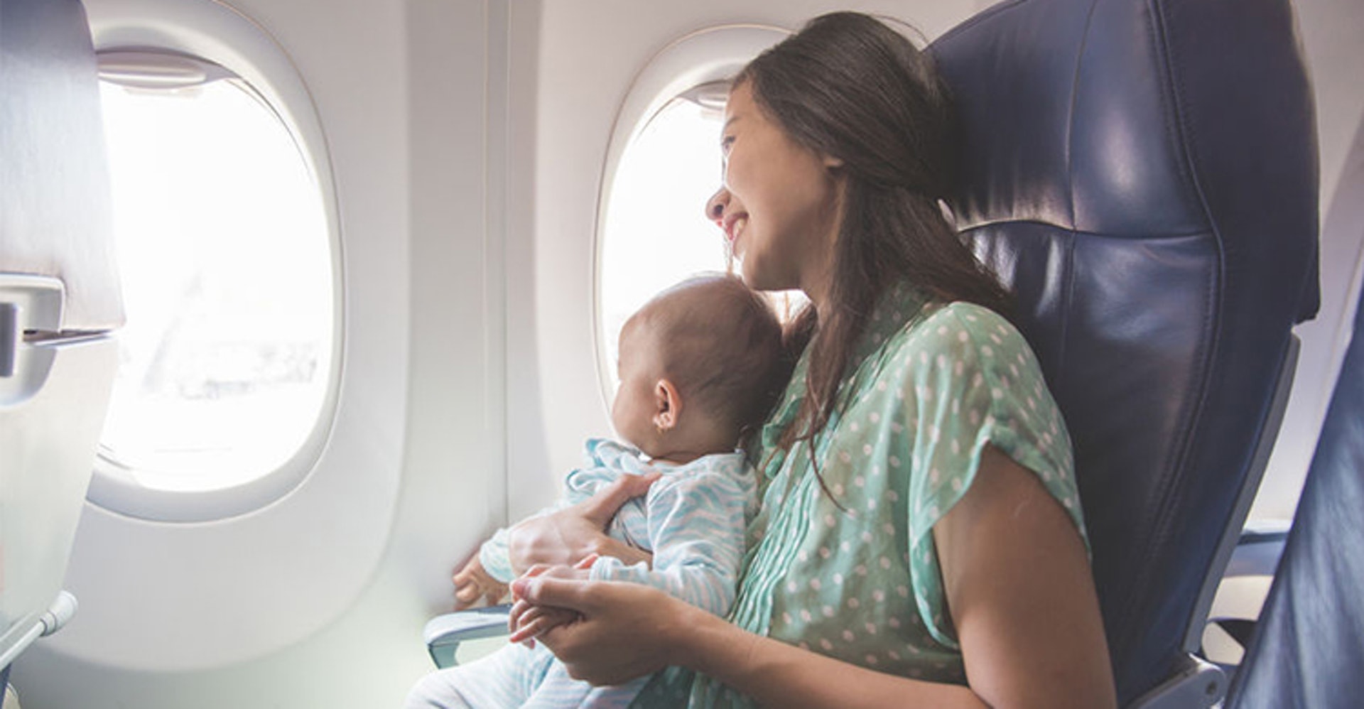 坐窗邊看風景可分散注意力。(網上圖片) 坐窗邊看風景可分散注意力。(網上圖片)