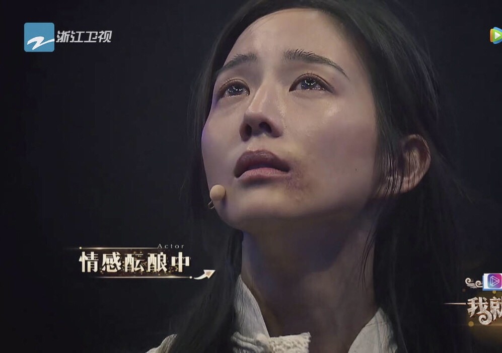 張鈞甯一上場情緒已經飽滿。(網上圖片) 張鈞甯一上場情緒已經飽滿。(網上圖片)