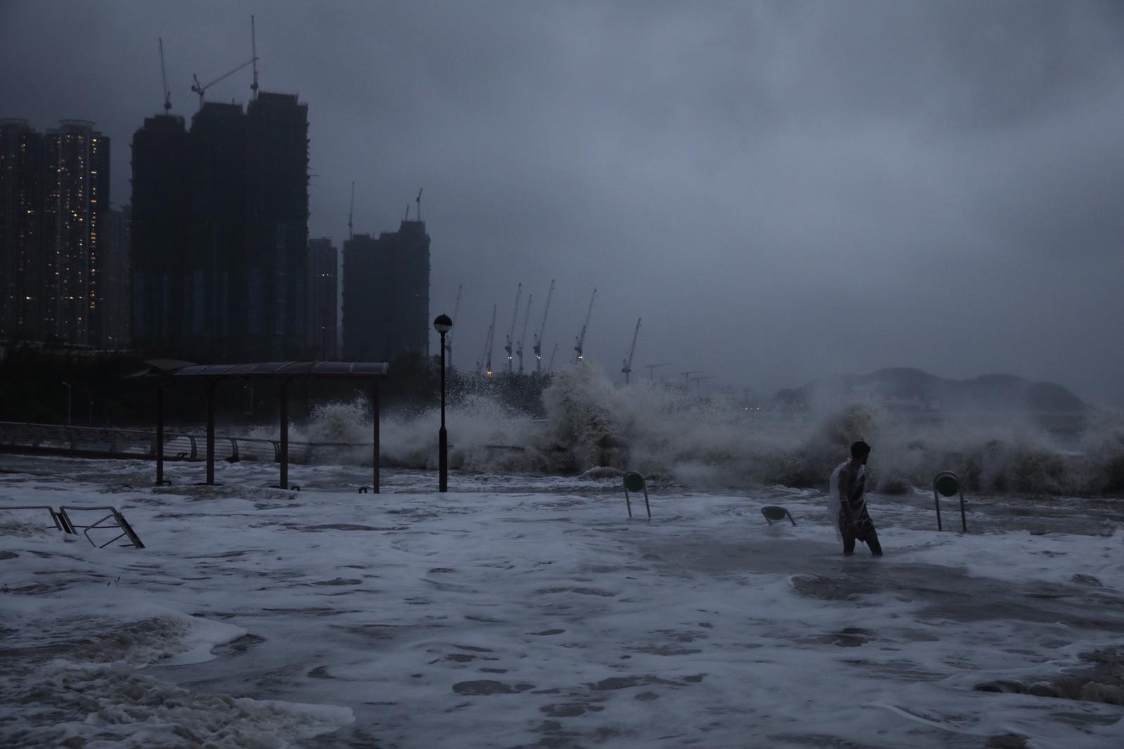颱風山竹 巨災肆虐10號風球10小時蹂躪全港多區滿目瘡痍 香港01 社會新聞