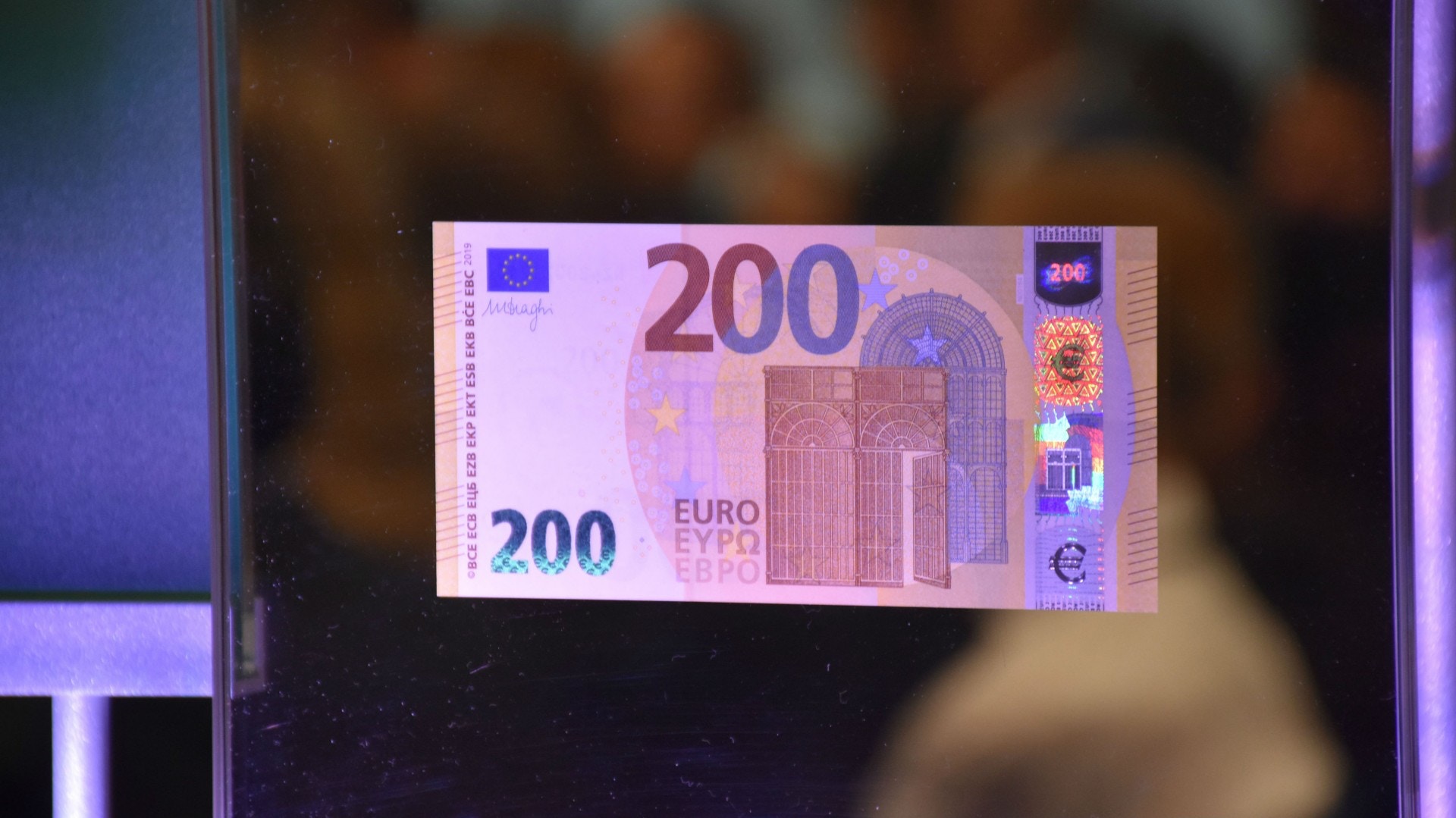 歐洲央行將發行新版100元和200元紙幣新鈔更難偽造