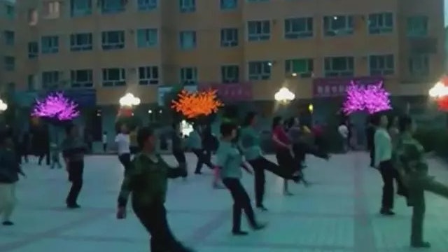 勸廣場舞大媽調低音量被圍攻 湖南中年漢心梗亡 妻子要告大媽 勸廣場舞大媽調低音量被圍攻 湖南中年漢心梗亡 妻子要告大媽