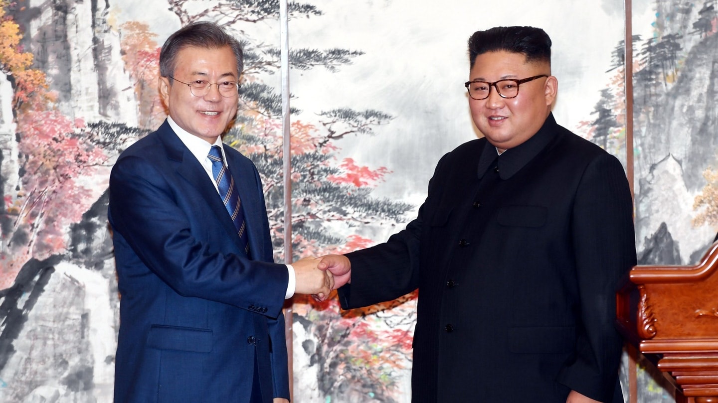 韓國總統文在寅9月19日與朝鮮領導人金正恩會晤，雙方並簽署發表了《9月平壤共同宣言》。（資料圖片）