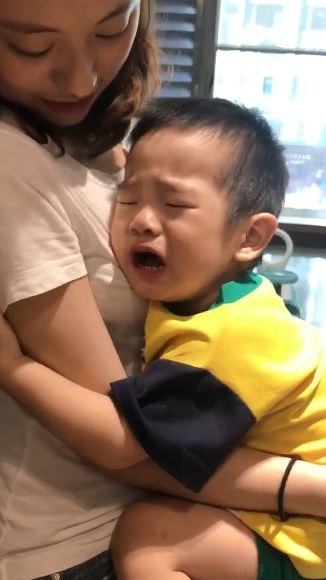「有異性沒媽媽」 台2歲男童打針撲向靚女護士 媽：根本沒眼淚 - 香港 TIMES