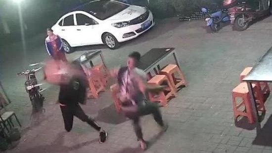 男子吃飯不滿外人為自己埋單 與對方廝打後同被拘 男子吃飯不滿外人為自己埋單 與對方廝打後同被拘