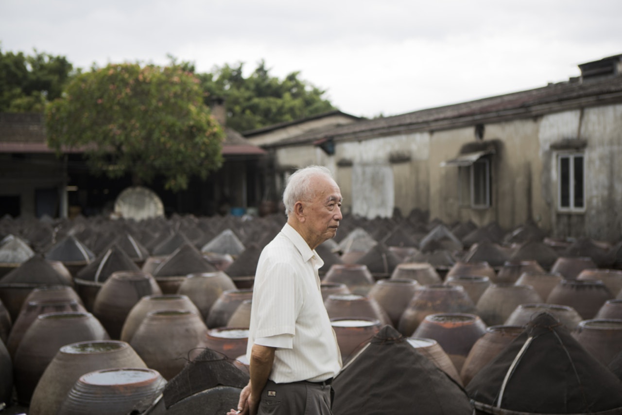 廣德隆醬園第二代老闆龐先生說,蓮蓉、豆沙都是時節嘢,平時不會無無謂謂買個月餅食,中秋有人需要,有生意就做,無就算。 廣德隆醬園第二代老闆龐先生說,蓮蓉、豆沙都是時節嘢,平時不會無無謂謂買個月餅食,中秋有人需要,有生意就做,無就算。
