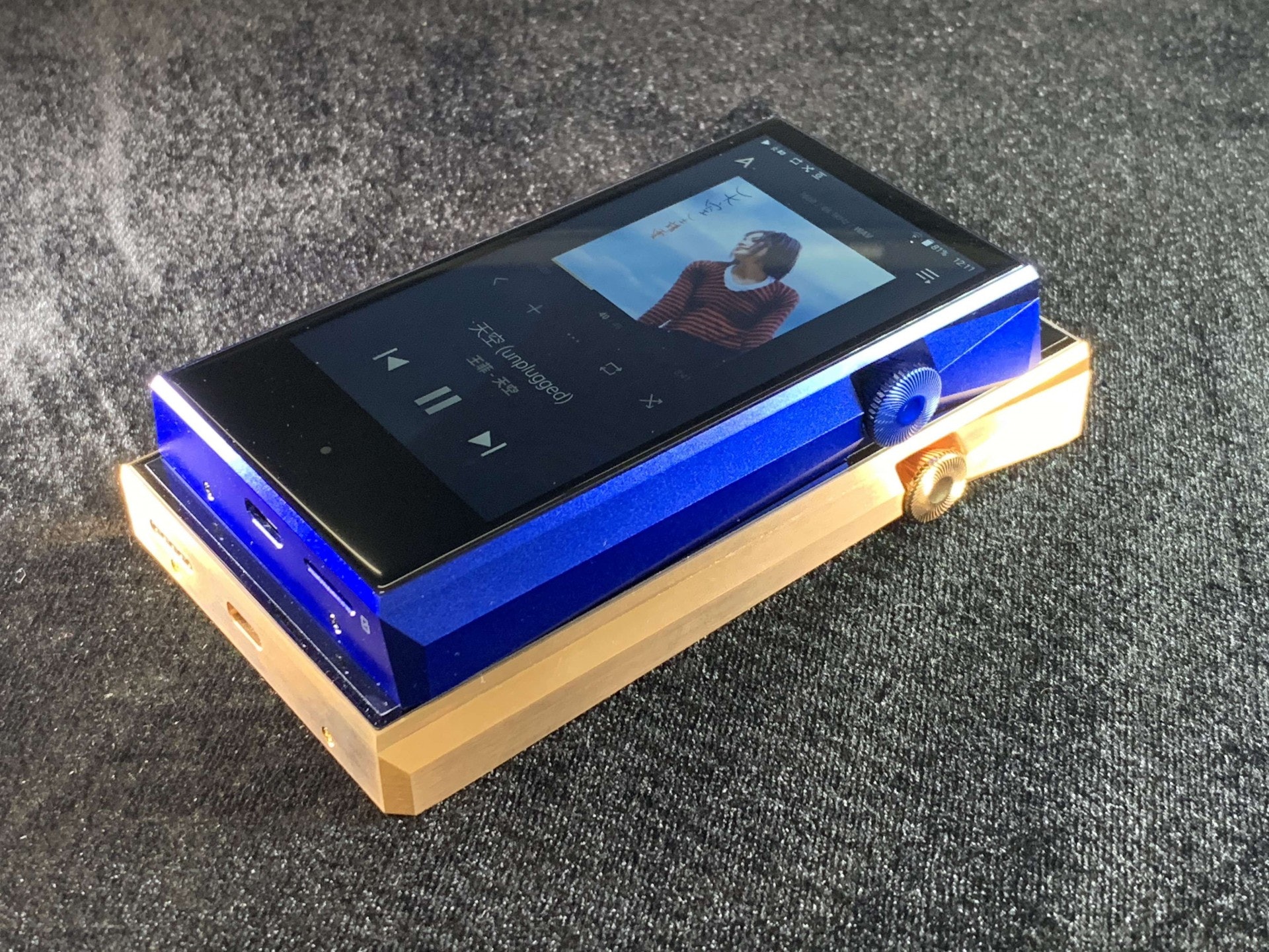 Astell&Kern A&Ultima新DAP SP1000M對比上代SP1000,機身細了一個圈重量也大減至203g。(鍾世傑攝) Astell&Kern A&Ultima新DAP SP1000M對比上代SP1000,機身細了一個圈重量也大減至203g。(鍾世傑攝)