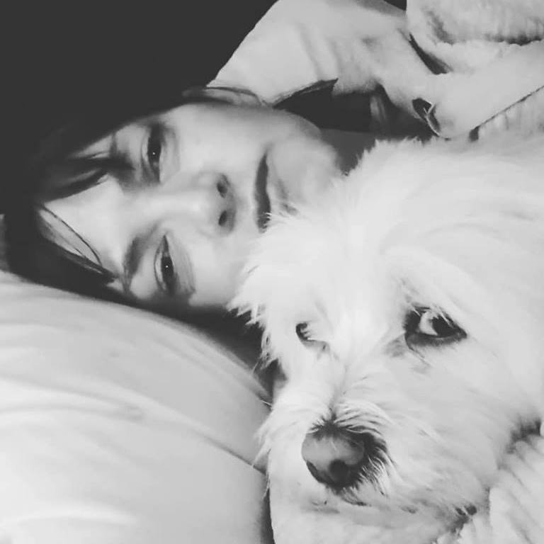 霍普認為莊士敦當時把小狗交給她照顧絕不是暫時性的。（facebook「Shanee Hope」）