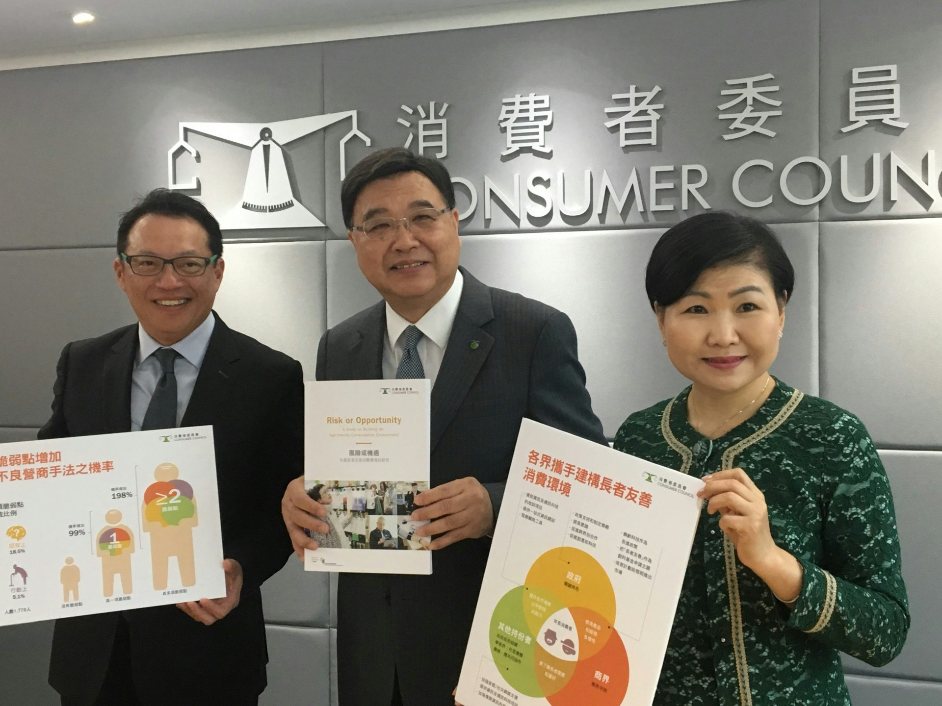 委會調查發現,近4成受訪長者曾遭遇不愉快消費經歷。(陳淑霞攝) 委會調查發現,近4成受訪長者曾遭遇不愉快消費經歷。(陳淑霞攝)