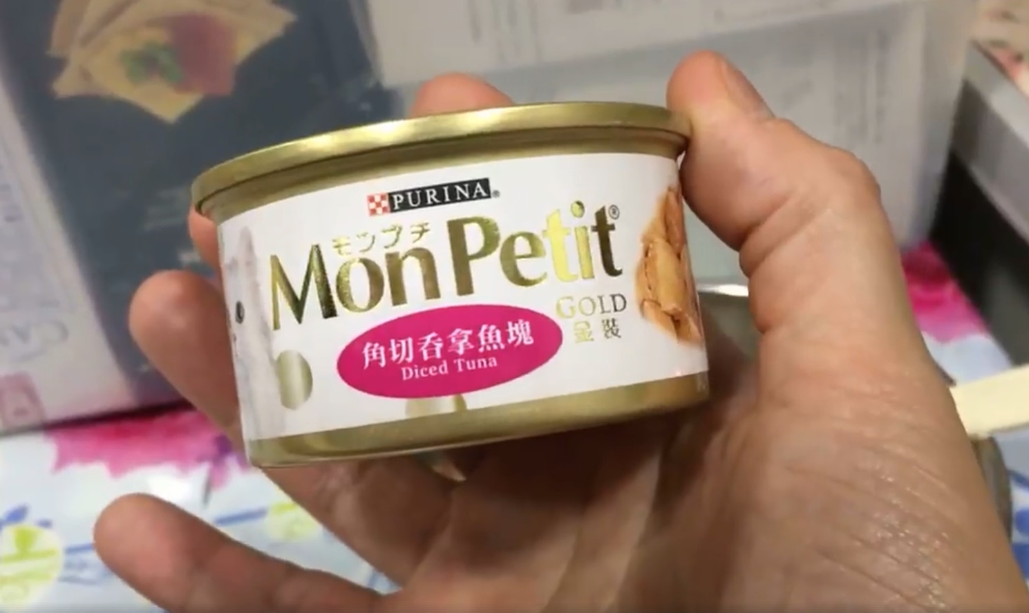 翁靜晶表示罐頭表面看上去並無異樣,但打開後卻發現顏色和味道有問題。(翁靜晶Facebook圖片) 翁靜晶表示罐頭表面看上去並無異樣,但打開後卻發現顏色和味道有問題。(翁靜晶Facebook圖片)