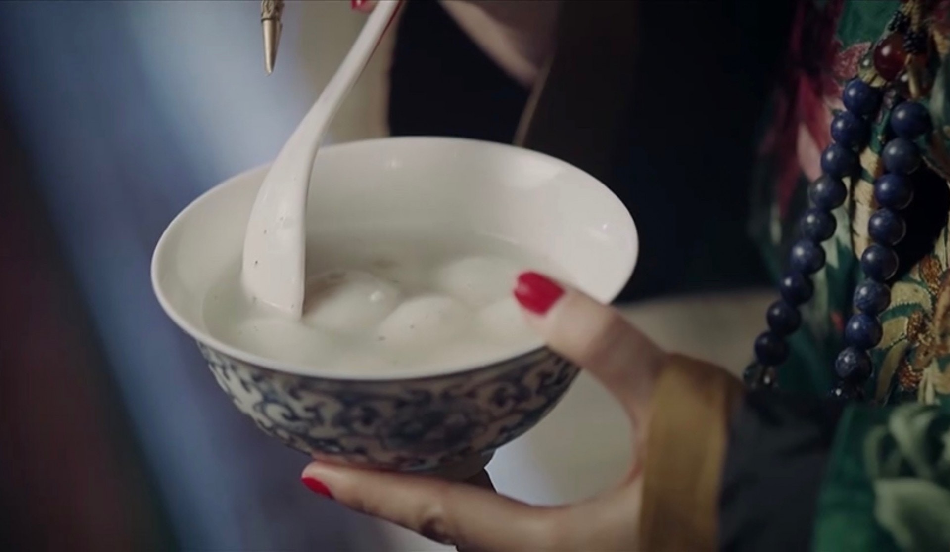 藕粉丸子（影片截圖）。