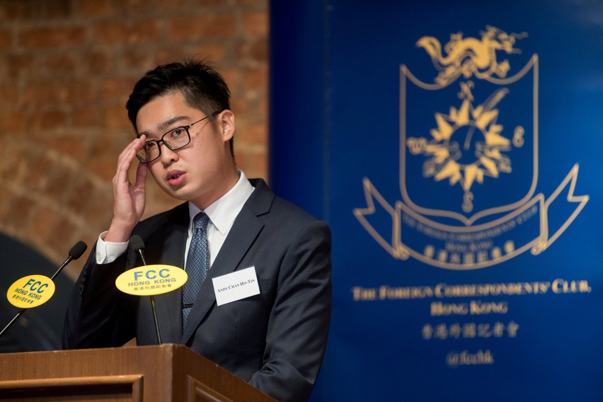 香港民族黨召集人陳浩天8月在外國記者會發表演講。文章表示,馬凱邀請陳浩天演講的政治挑釁意味非常清楚。(資料圖片) 香港民族黨召集人陳浩天8月在外國記者會發表演講。文章表示,馬凱邀請陳浩天演講的政治挑釁意味非常清楚。(資料圖片)