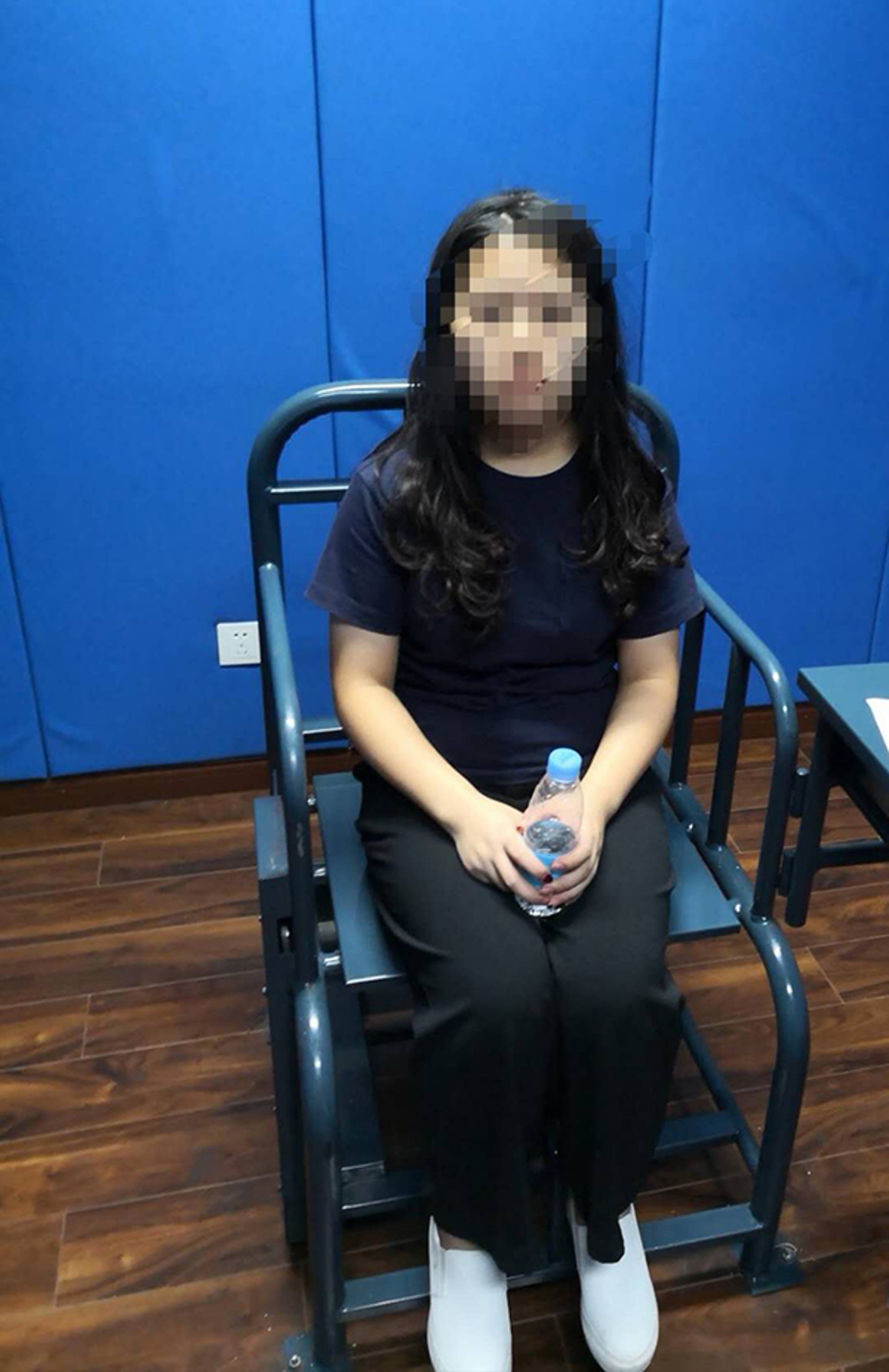 謝某落網後,始意識到自己從受害人變成了幫兇。(澎湃新聞) 謝某落網後,始意識到自己從受害人變成了幫兇。(澎湃新聞)
