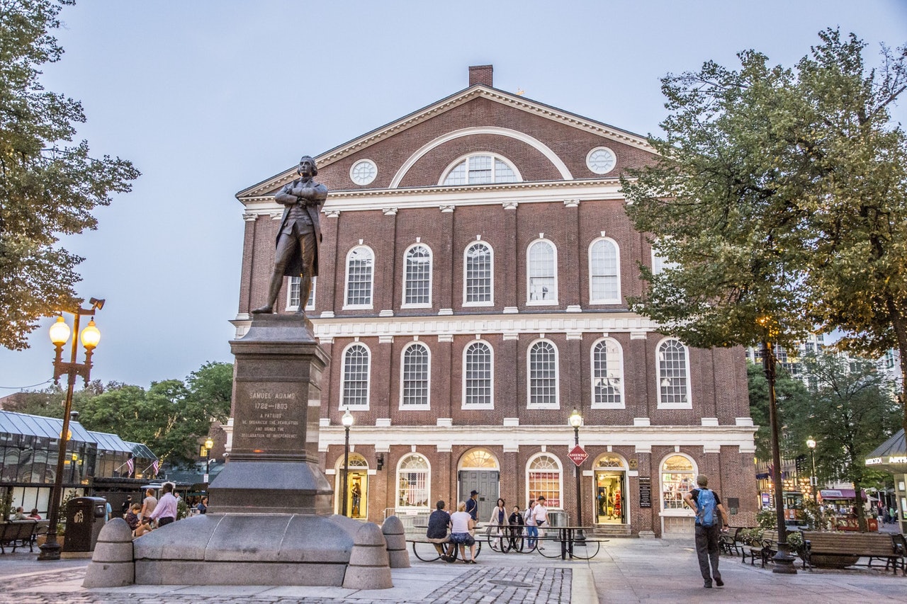 美國波士頓著名的法尼爾廳市場(Faneuil Hall Marketplace)曾發生過表演者集體罷工的事件。(VCG) 美國波士頓著名的法尼爾廳市場(Faneuil Hall Marketplace)曾發生過表演者集體罷工的事件。(VCG)