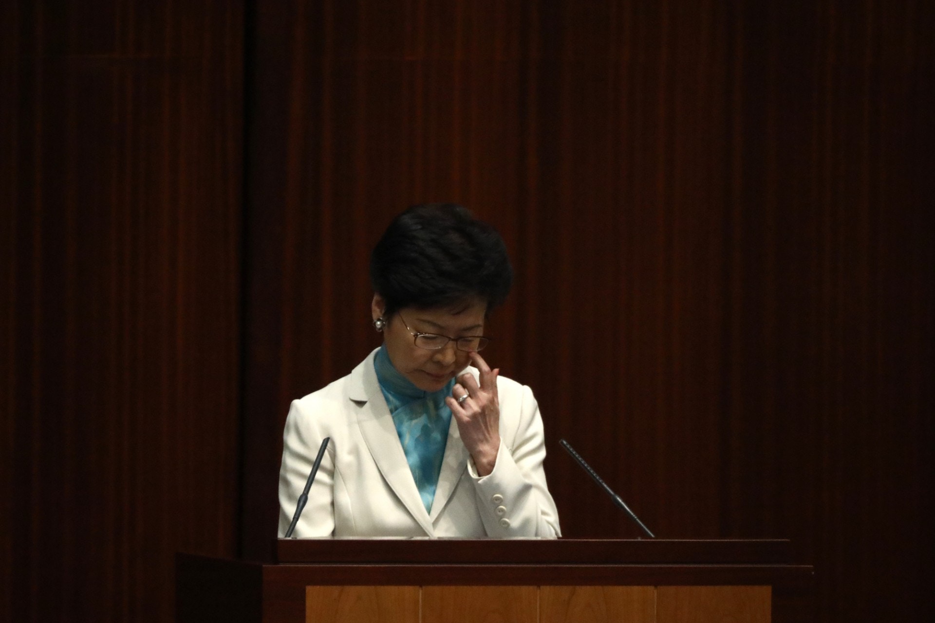 林鄭被問及她早前回應馬凱事件時，指出入境屬特區自治範圍，但去年出席同一節目時，卻指英國保守黨人權委員會副主席羅哲斯被拒入境香港，是外交問題，林鄭指，當年不是清晰地如此說。（盧翊銘攝）