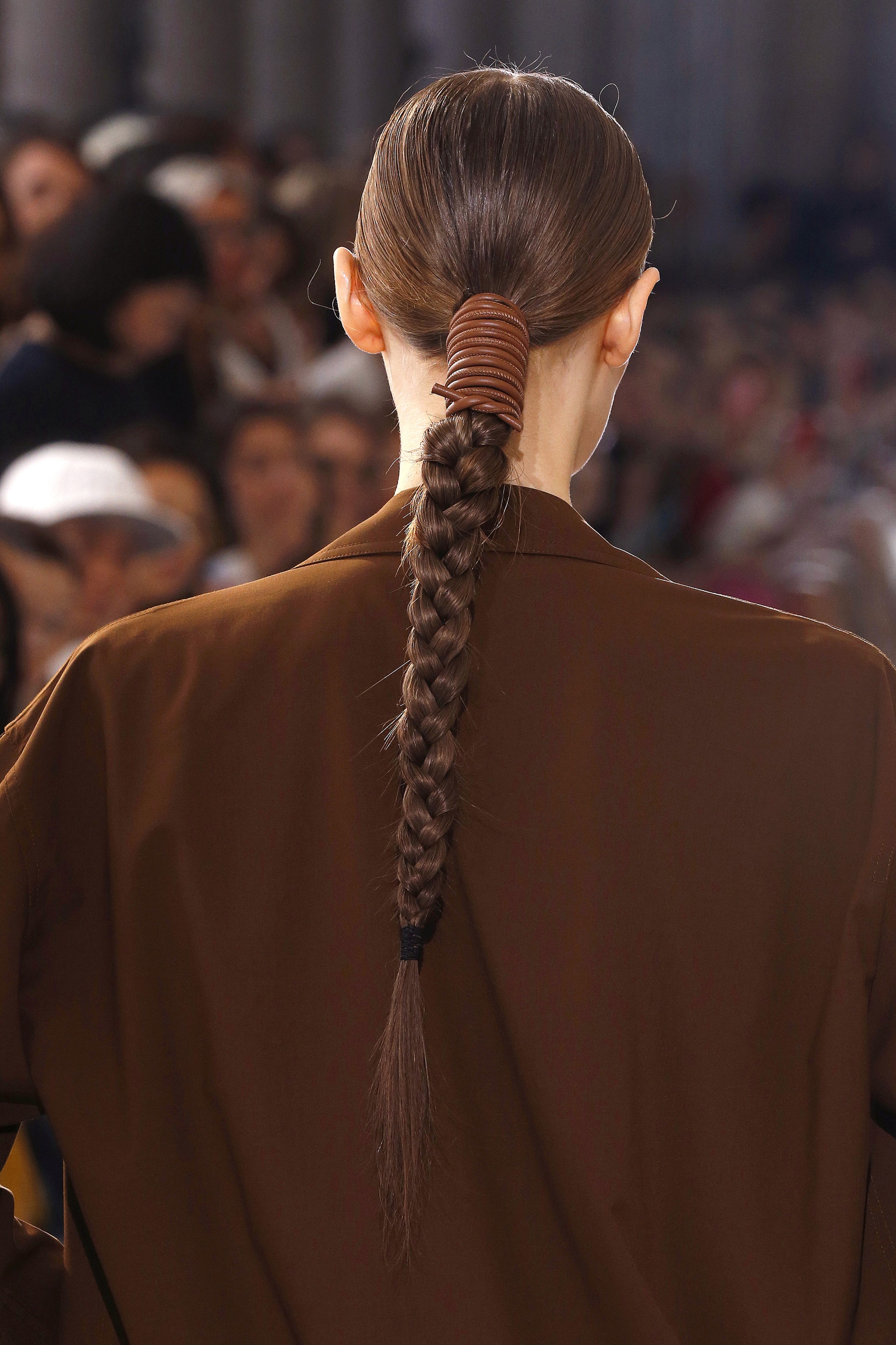 Max Mara SS19時裝騷上,模特兒紮上鬢辮。(Vcg.com) Max Mara SS19時裝騷上,模特兒紮上鬢辮。(Vcg.com)