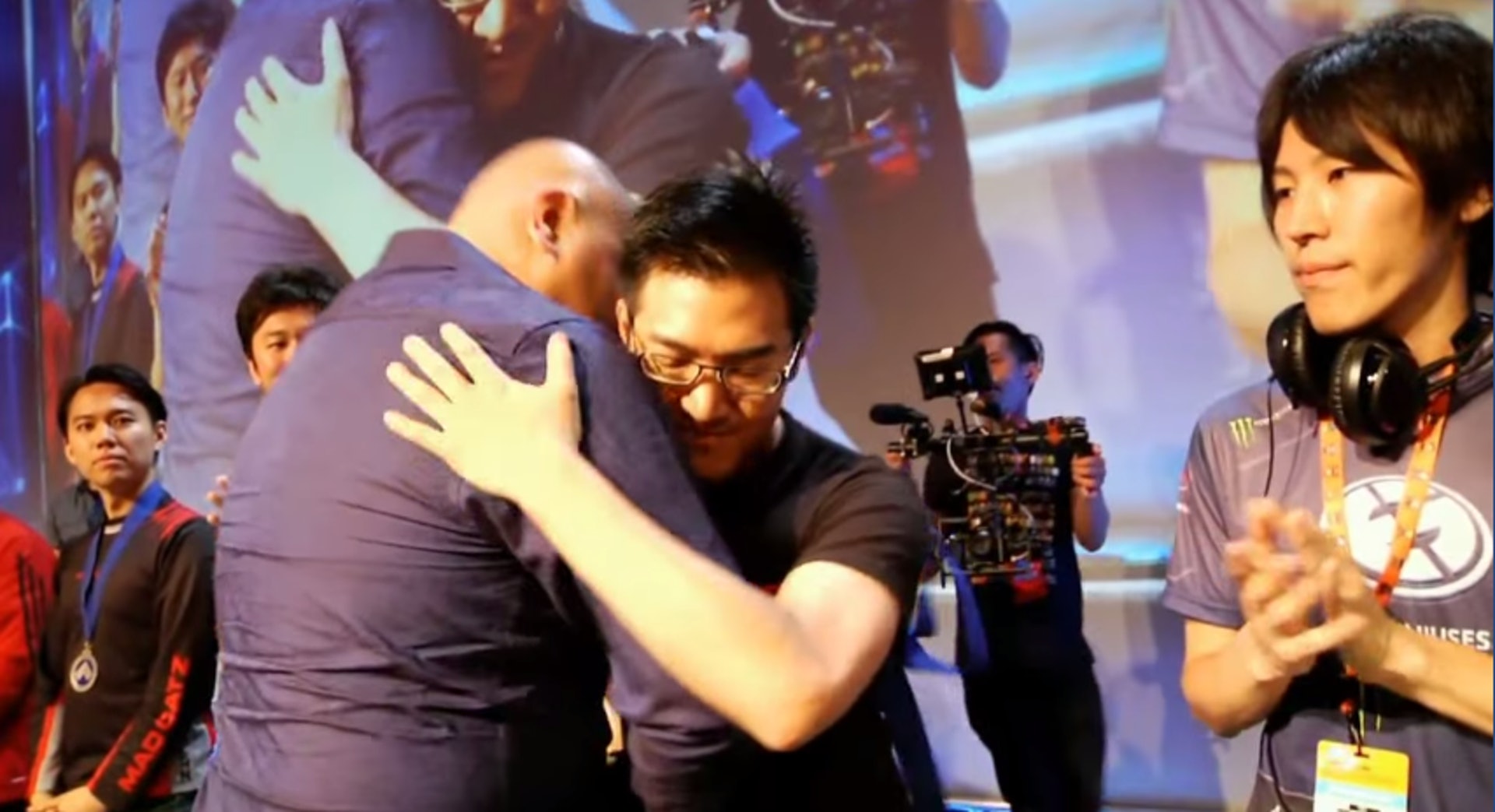 GamerBee是一位目標非常清晰的人,不管是比賽還是人生縱然偶有遺憾,但卻不會失敗。 GamerBee是一位目標非常清晰的人,不管是比賽還是人生縱然偶有遺憾,但卻不會失敗。