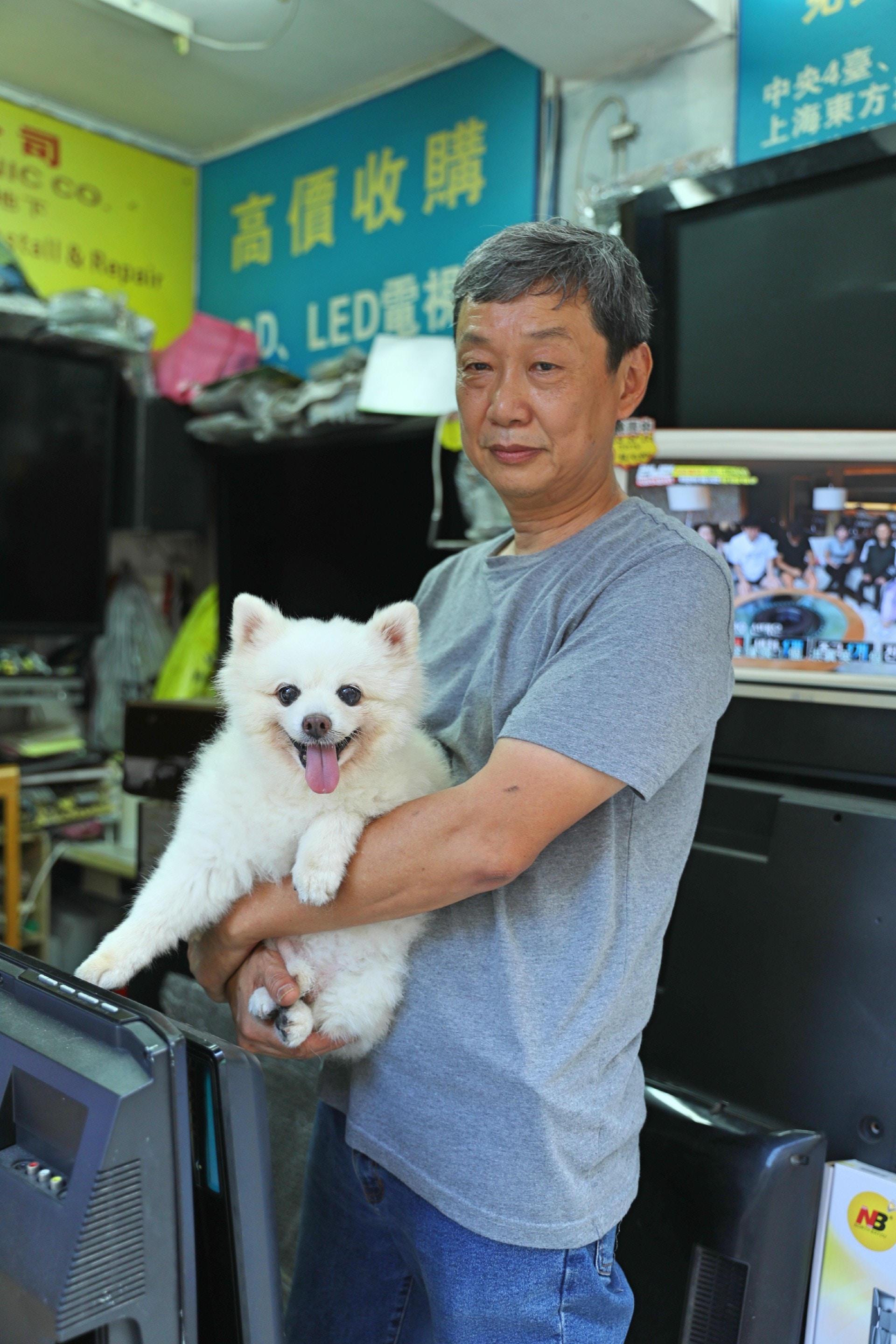 原主人當時無暇照料「添爺」,於是牠便咀嚼自己的排泄物,引致皮膚病。(吳嘉俊攝) 原主人當時無暇照料「添爺」,於是牠便咀嚼自己的排泄物,引致皮膚病。(吳嘉俊攝)