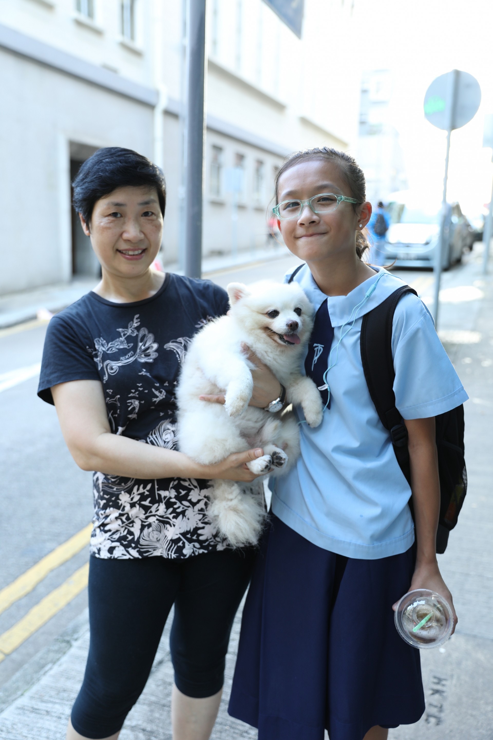 不少街坊經過時都會停下來逗「添爺」。(吳嘉俊攝) 不少街坊經過時都會停下來逗「添爺」。(吳嘉俊攝)
