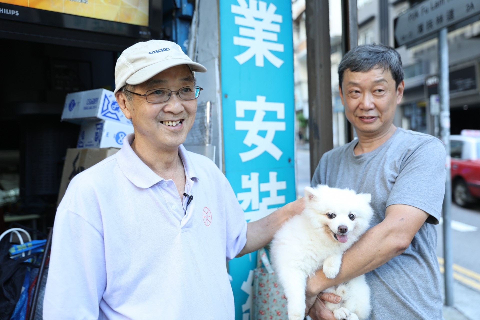 對面餐廳的東主為免「添爺」受傷,自願提供外賣服務。(吳嘉俊攝) 對面餐廳的東主為免「添爺」受傷,自願提供外賣服務。(吳嘉俊攝)