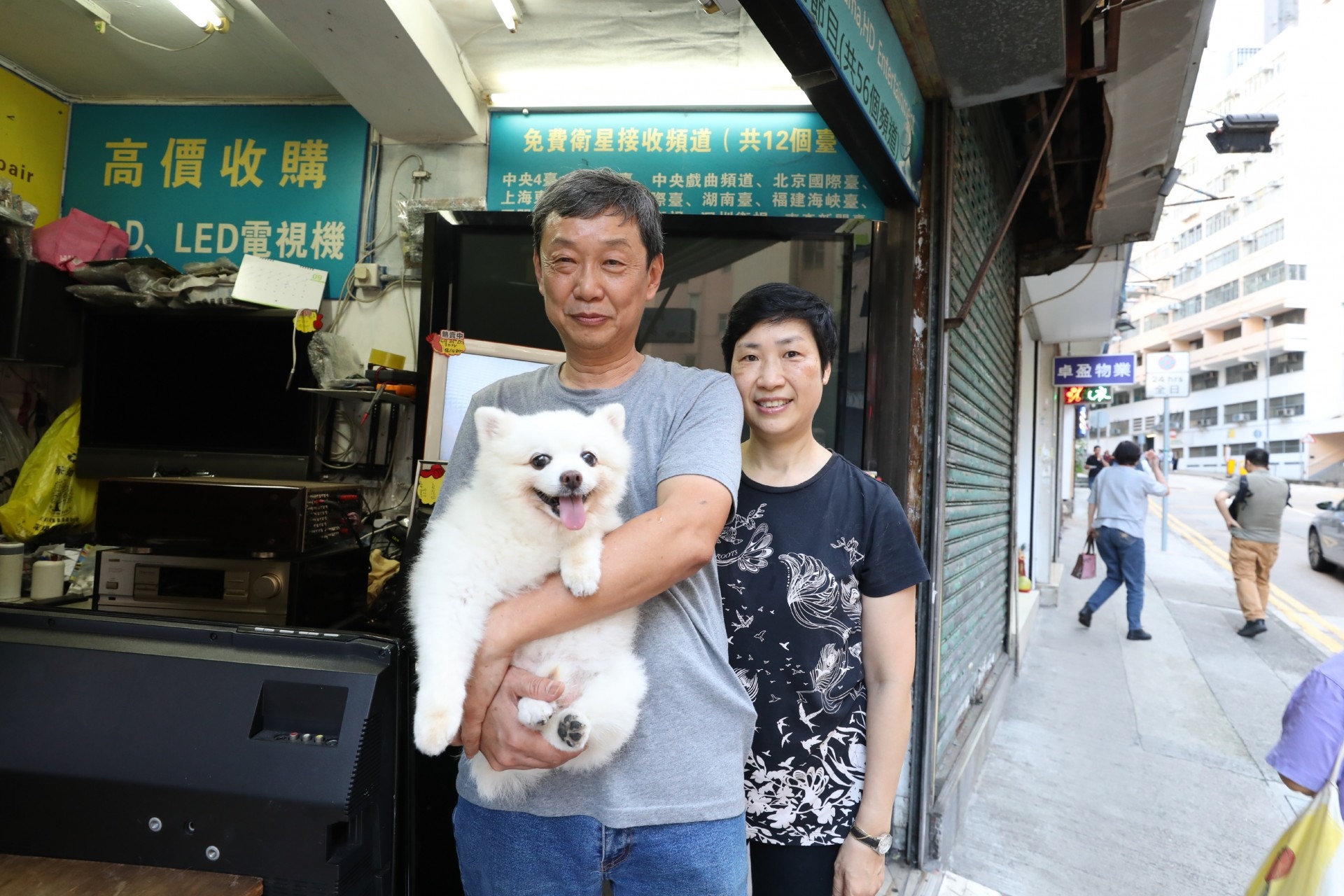 「添爺」的真正主人是隔壁專職修理電視電器的許先生一家。(吳嘉俊攝) 「添爺」的真正主人是隔壁專職修理電視電器的許先生一家。(吳嘉俊攝)