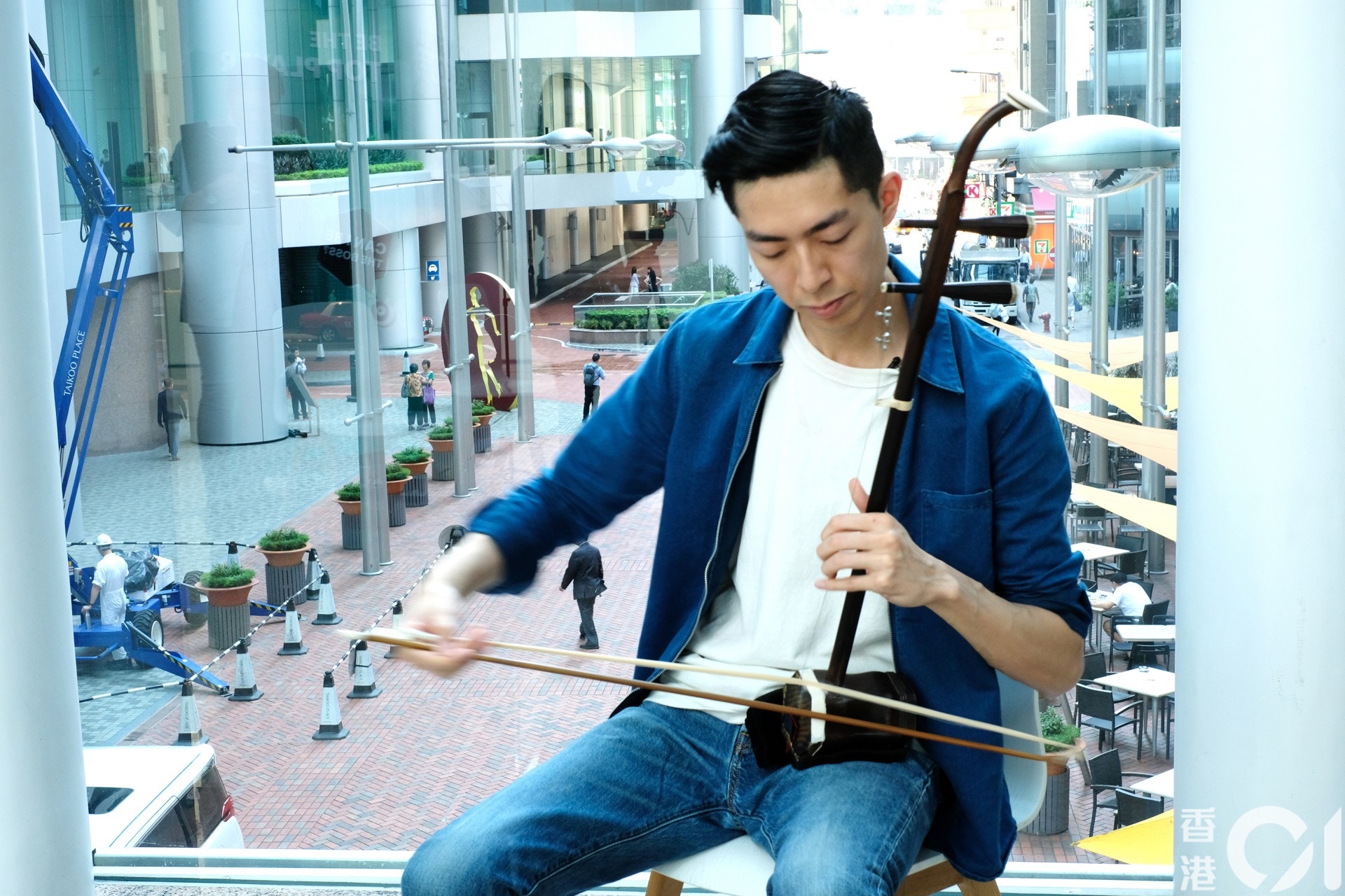 二胡有型唔老土空少飛到邊拉到邊伙大提琴隊友中西樂busking