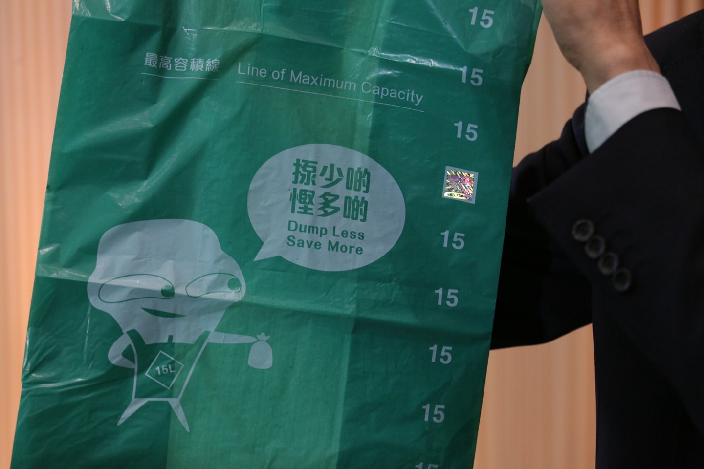 垃圾收費｜網傳垃圾袋有得賣　環保署指舊圖　2月公布3000銷售點