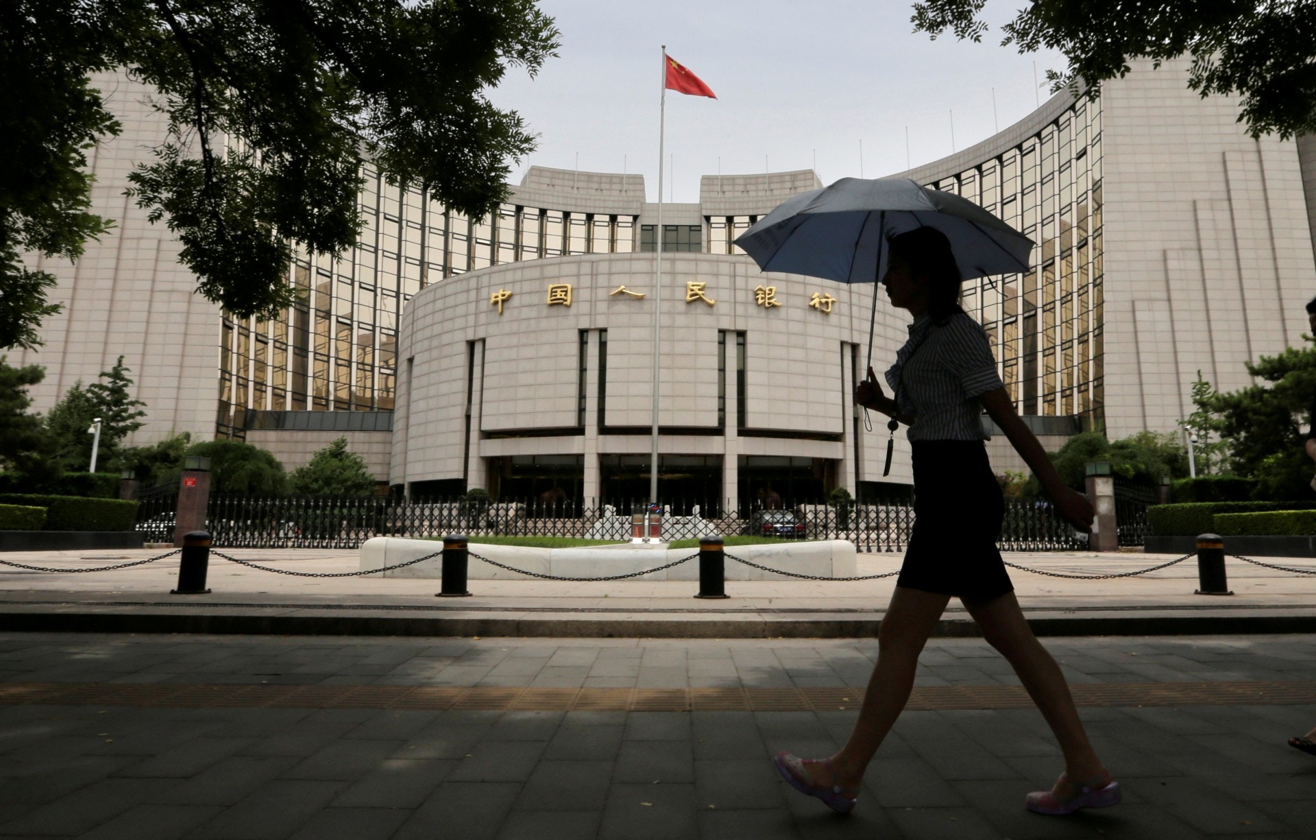 中國《金融時報》文章：人行待經濟明顯下行　才有機會減息