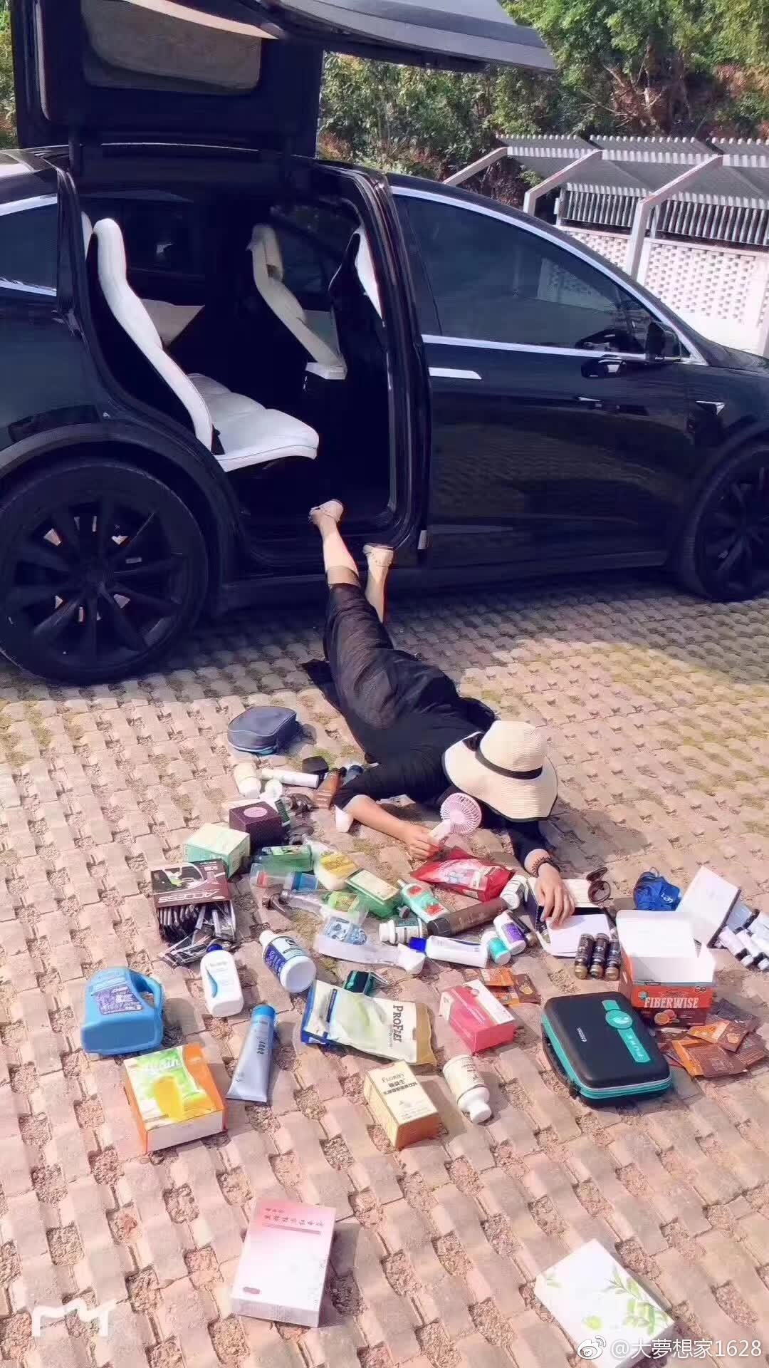 內地網民跟風玩 仆街挑戰 炫富警方提醒 小心有人藉機詐騙 香港01 大國小事