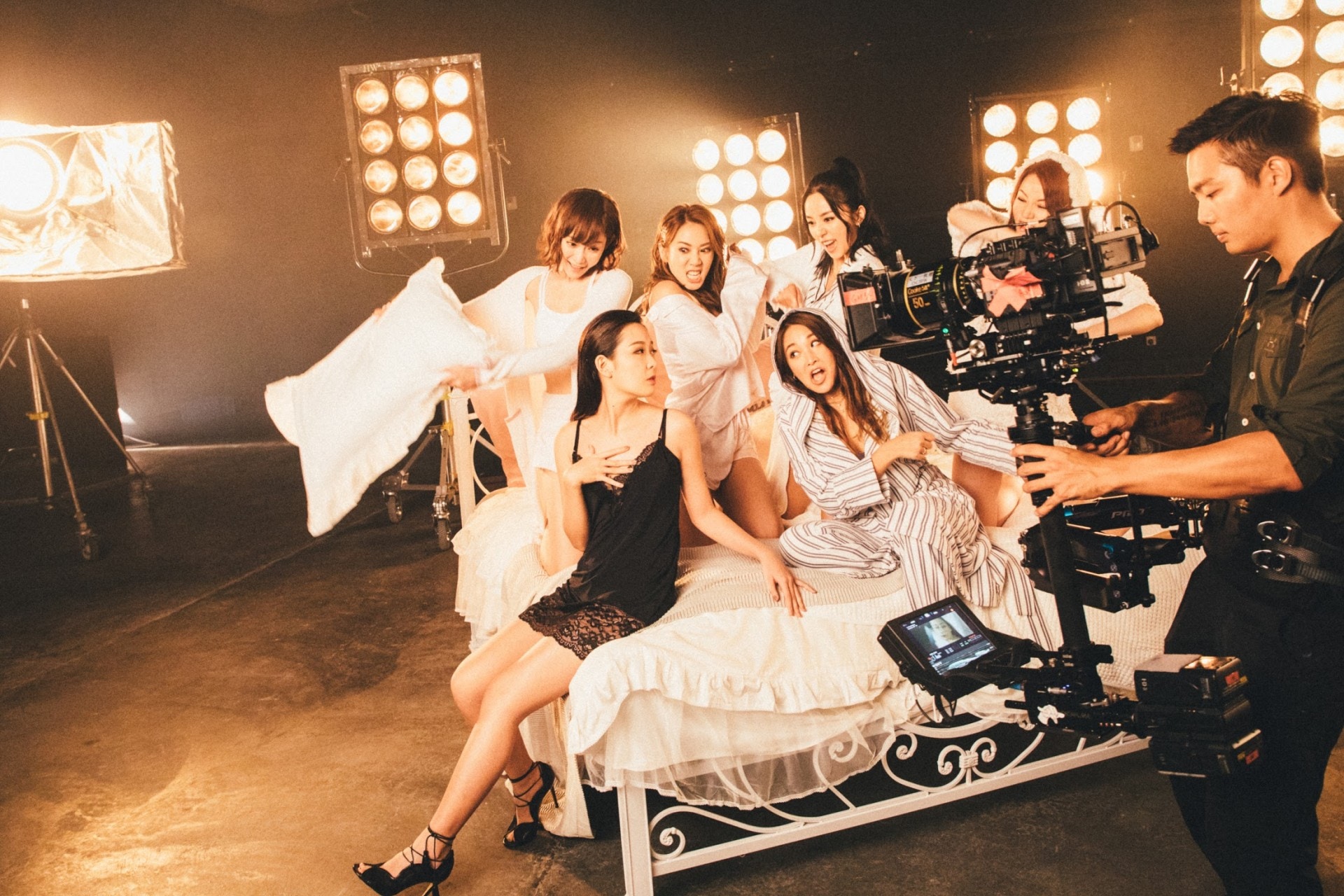 余潔滢為Super Girls新歌MV性感亮相　太囂張遭5位師姐「喪打」？