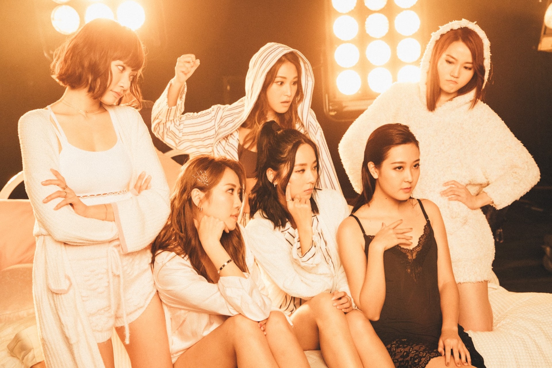 余潔滢早前參與Super Girls新歌《睡衣派對》MV拍攝。