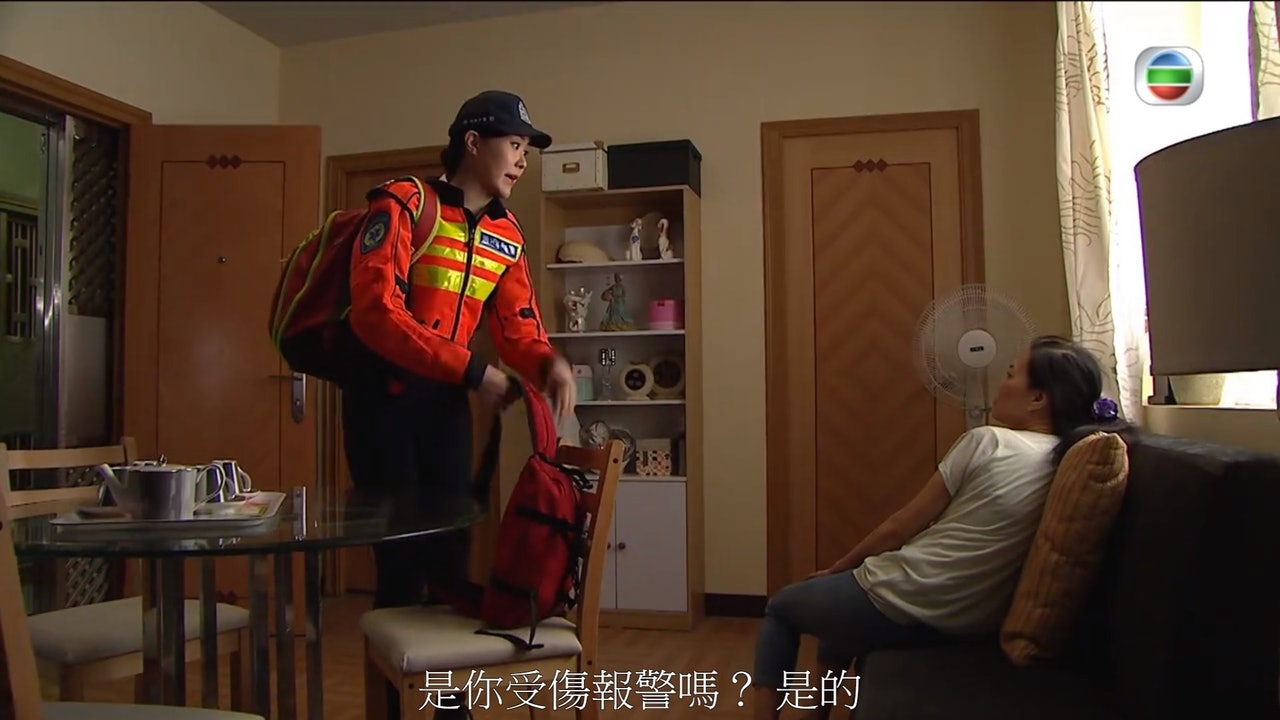 劉佩玥在昨日(19日)播出的《跳躍生命線》第9集中處理一單割傷、大量出血事件。(電視畫面) 劉佩玥在昨日(19日)播出的《跳躍生命線》第9集中處理一單割傷、大量出血事件。(電視畫面)