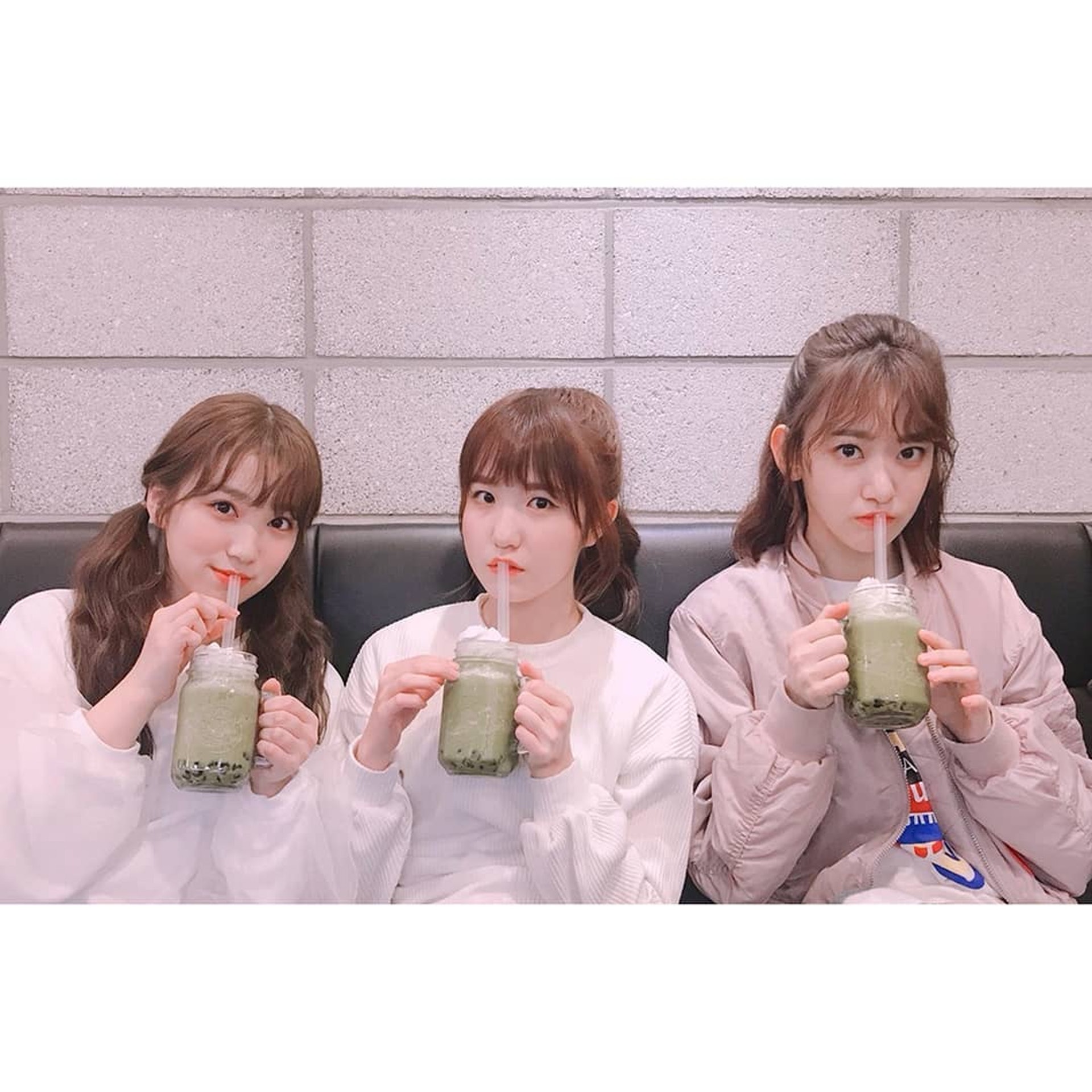 (左起)矢呎奈子、本田仁美和宮脇咲良準備以IZ*ONE成員身份出道,今日三人在日本出席出道前最後一次AKB48握手會。(網上圖片) (左起)矢呎奈子、本田仁美和宮脇咲良準備以IZ*ONE成員身份出道,今日三人在日本出席出道前最後一次AKB48握手會。(網上圖片)