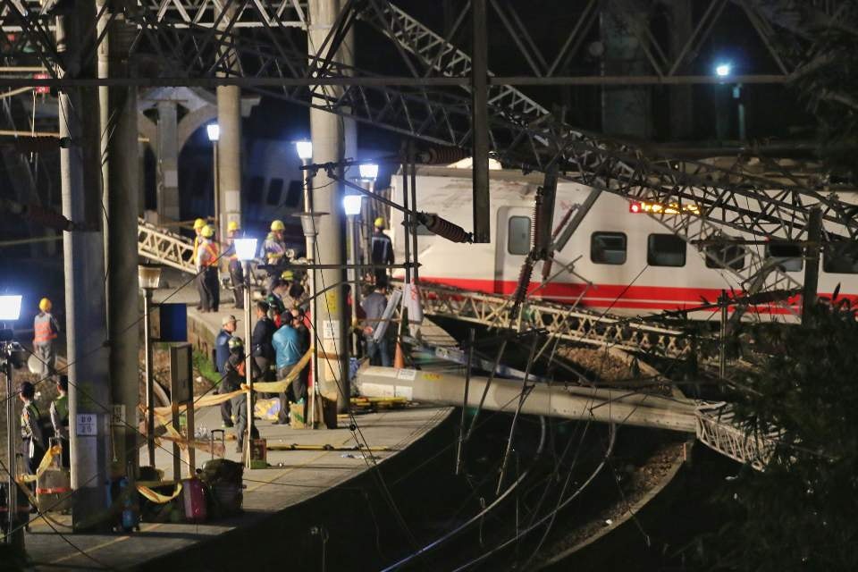 【普悠瑪出軌】是假的傾斜式列車？民進黨立委曾質疑台鐵放寬規格