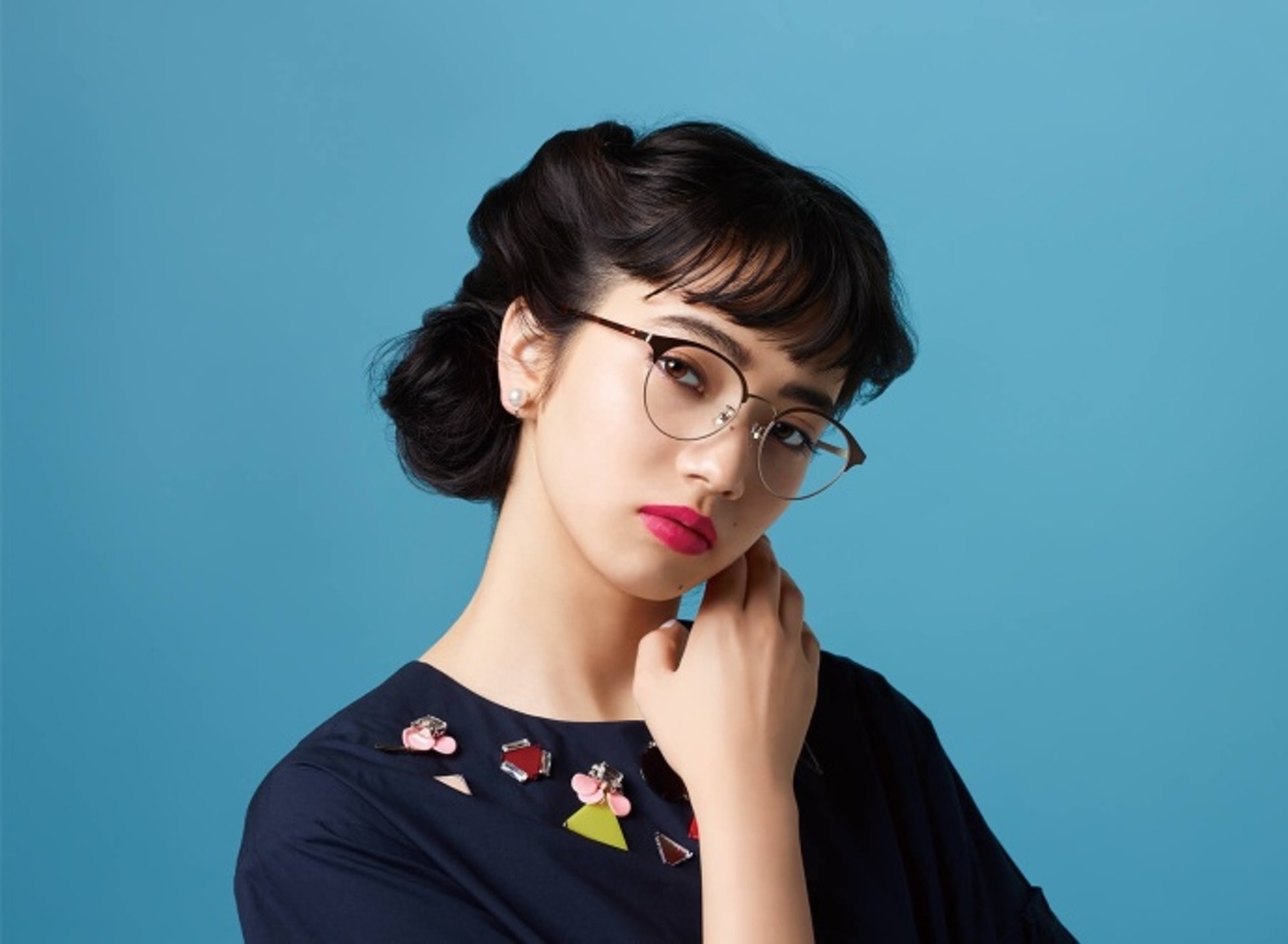 拱橋型鼻樑鏡框適合亞洲女生輪廓(小松菜奈 - Pinterest)