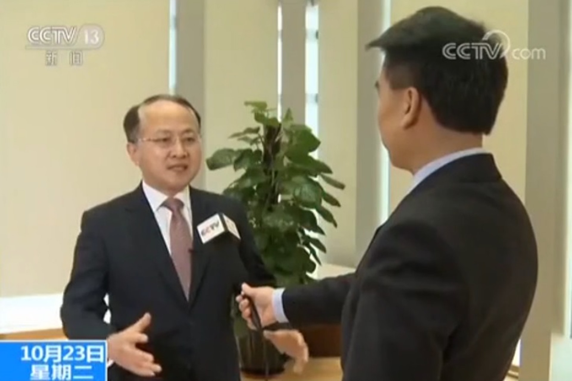 王志民接受中國內地官媒中央電視台專訪時形容,港珠澳大橋開通,是「 打通了大灣區的『任督二脈』」。(中央電視台影片截圖) 王志民接受中國內地官媒中央電視台專訪時形容,港珠澳大橋開通,是「 打通了大灣區的『任督二脈』」。(中央電視台影片截圖)