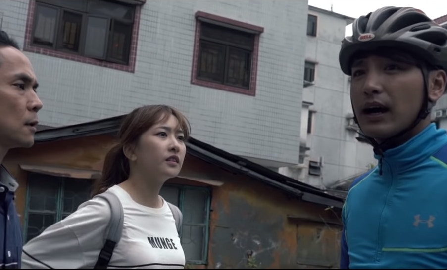 藝人安采妮(中)主演的香港首部動保電影《毛俠》近日上映。(《毛俠》劇照) 藝人安采妮(中)主演的香港首部動保電影《毛俠》近日上映。(《毛俠》劇照)